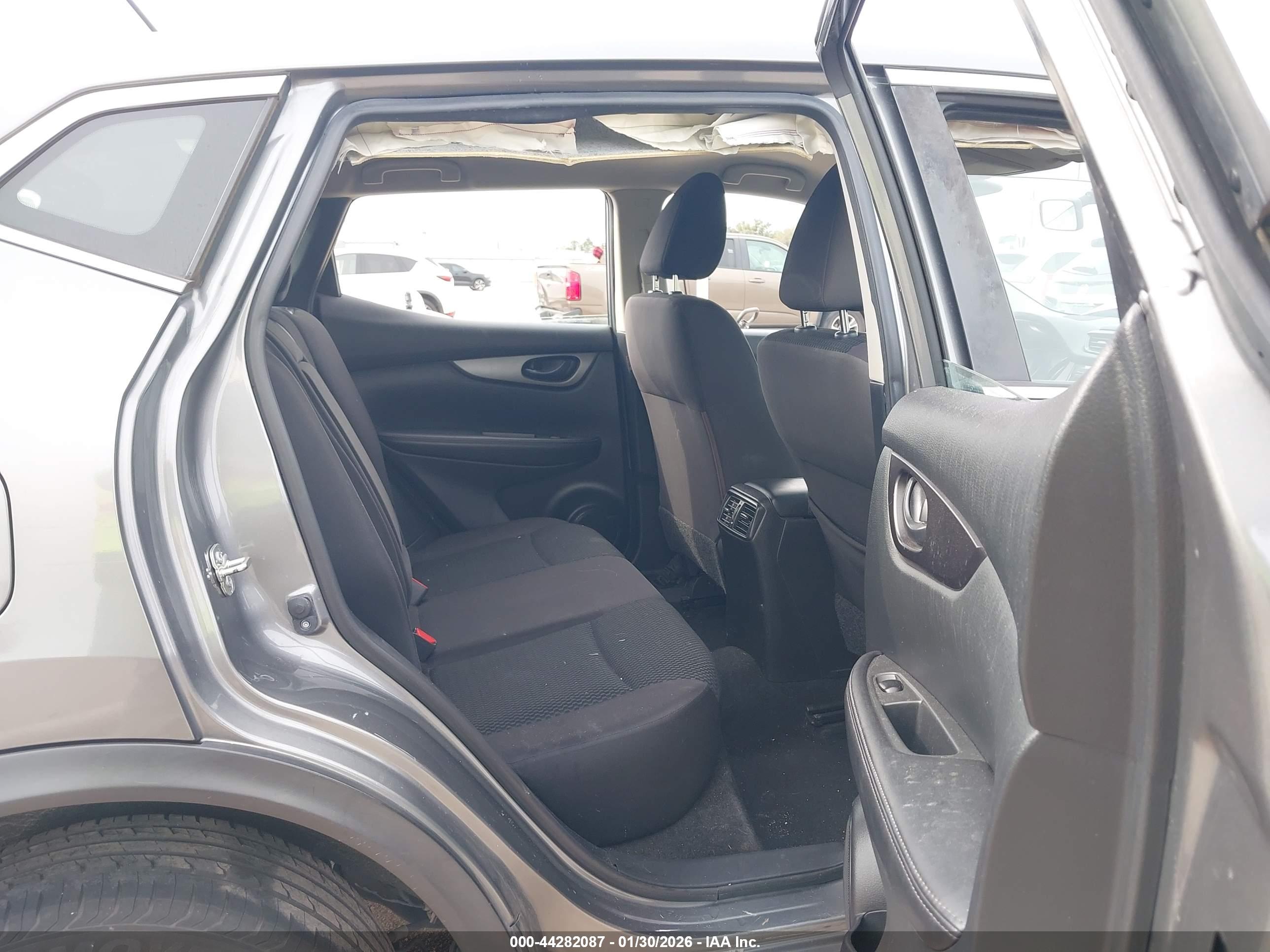 NISSAN ROGUE image 8