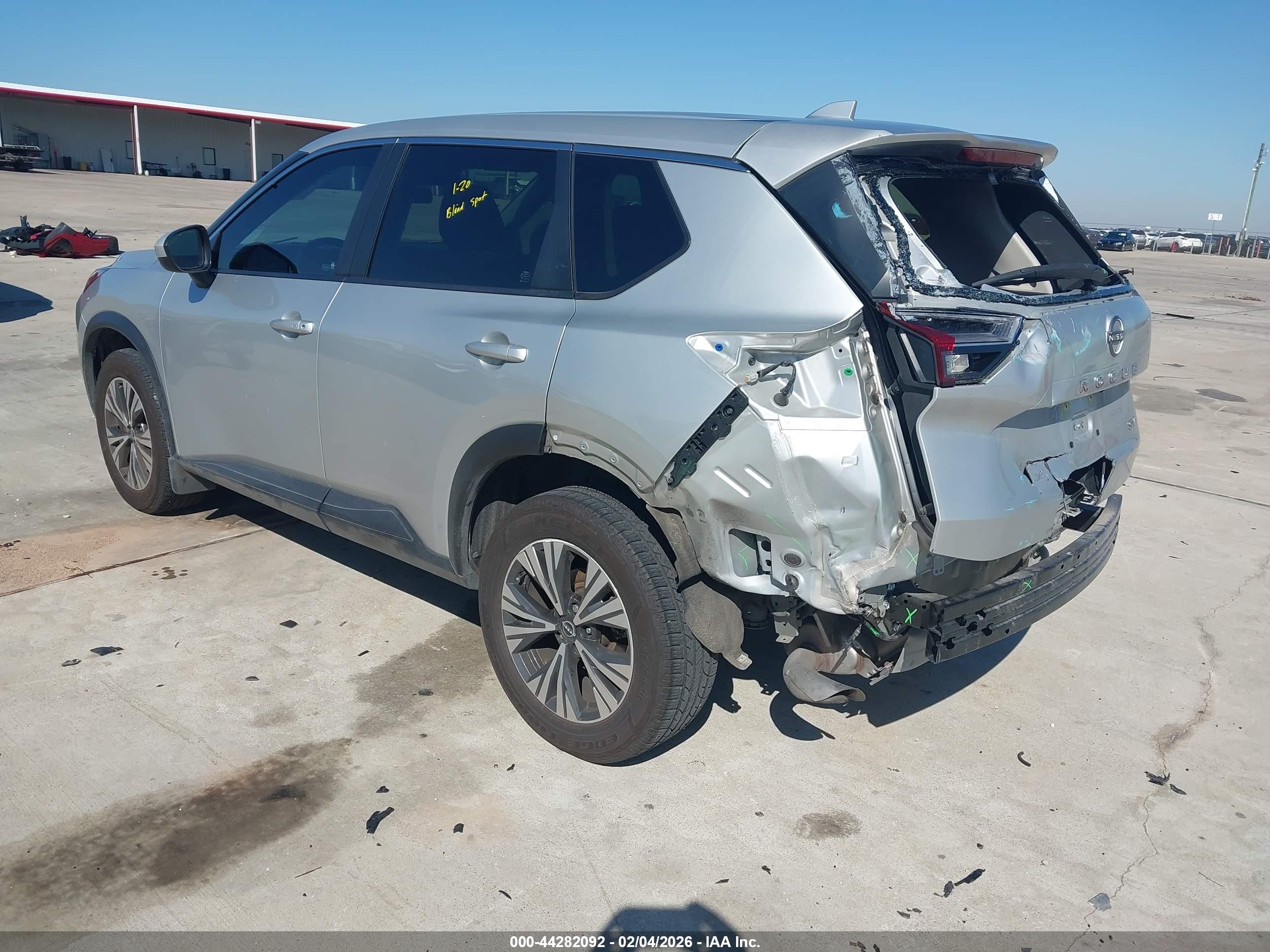 NISSAN ROGUE image 3