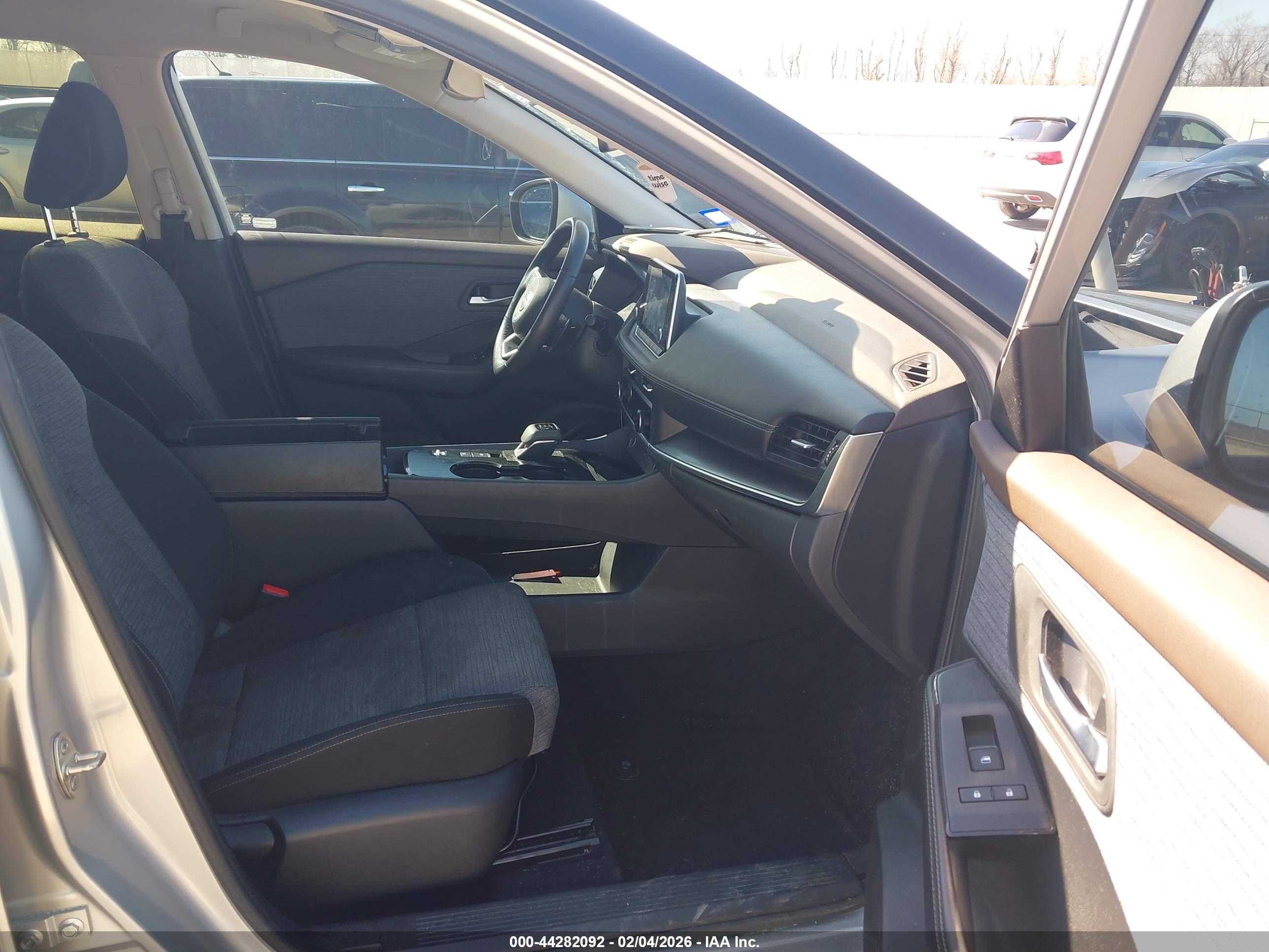 NISSAN ROGUE image 5