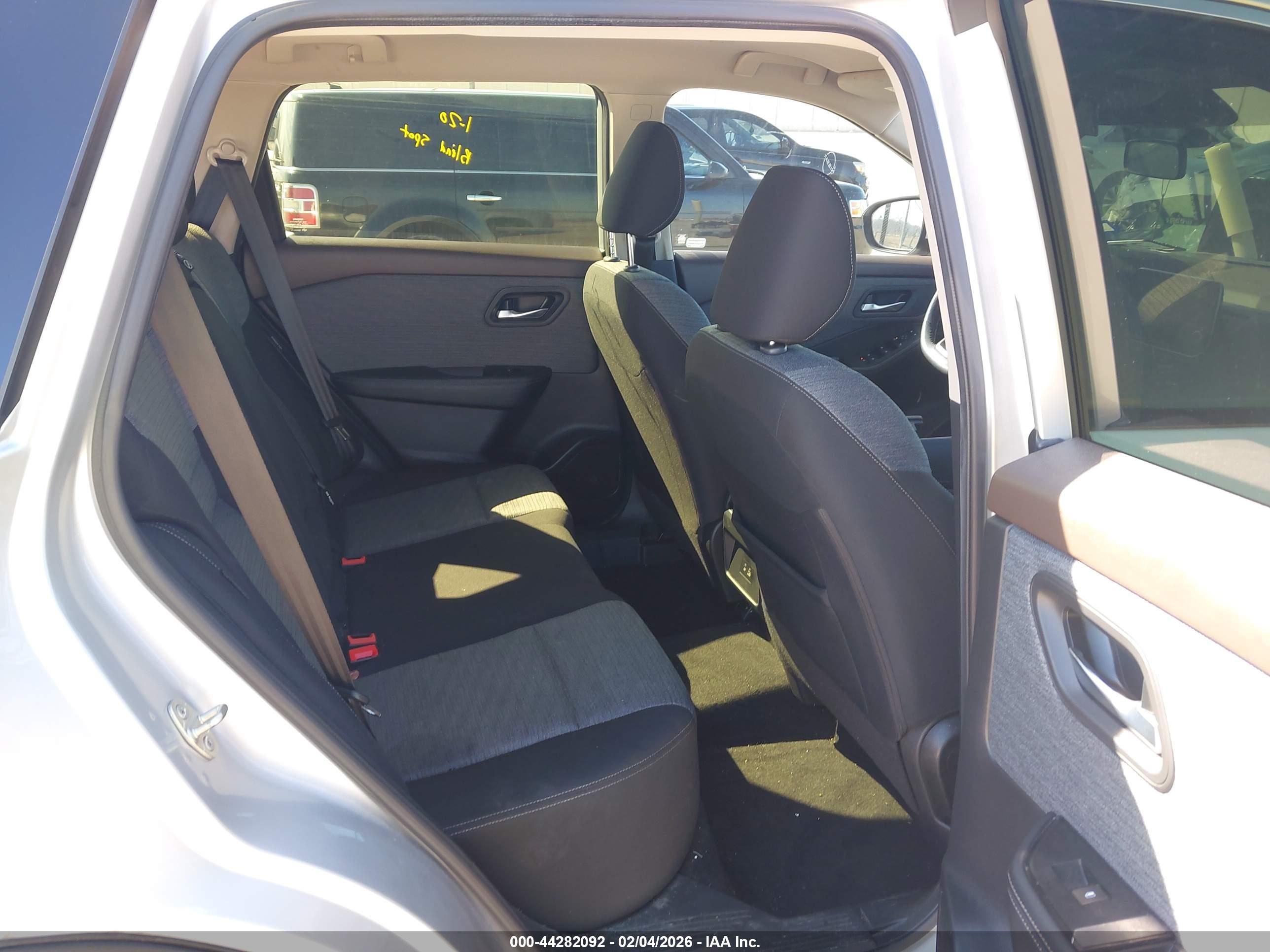 NISSAN ROGUE image 8