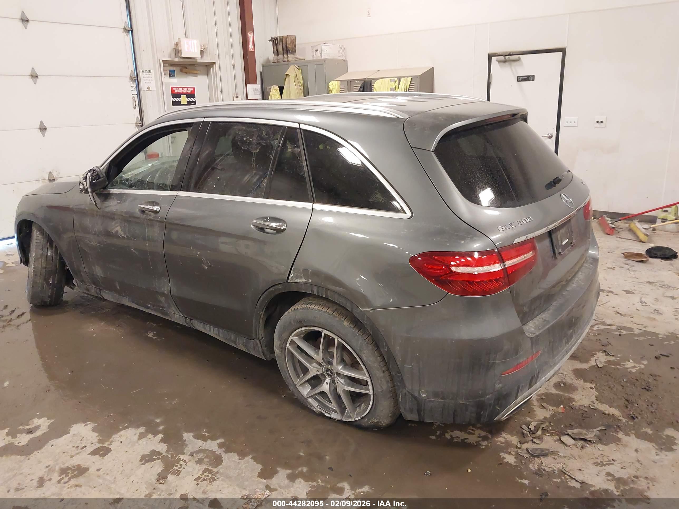 MERCEDES-BENZ GLC image 3