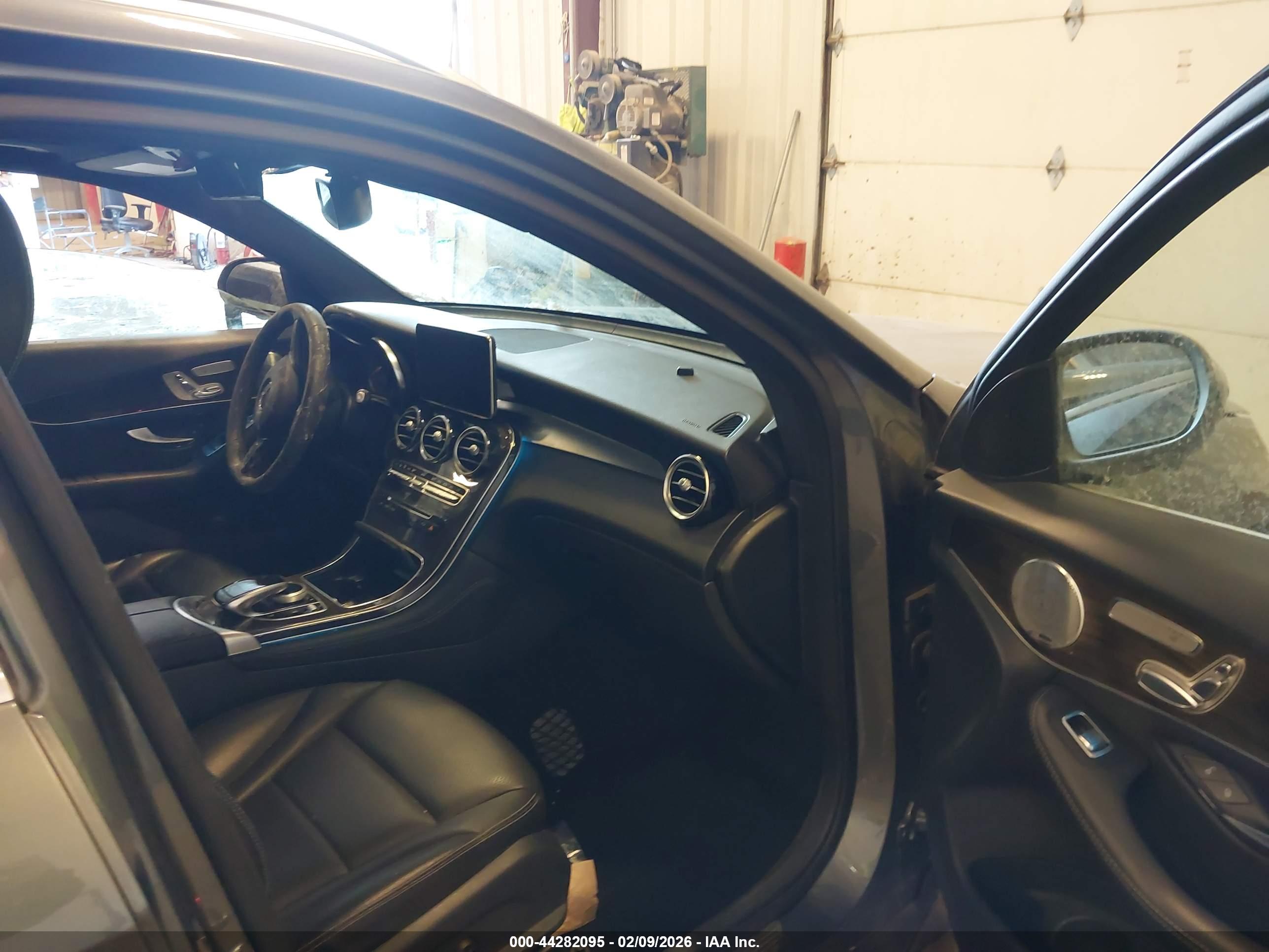 MERCEDES-BENZ GLC image 5