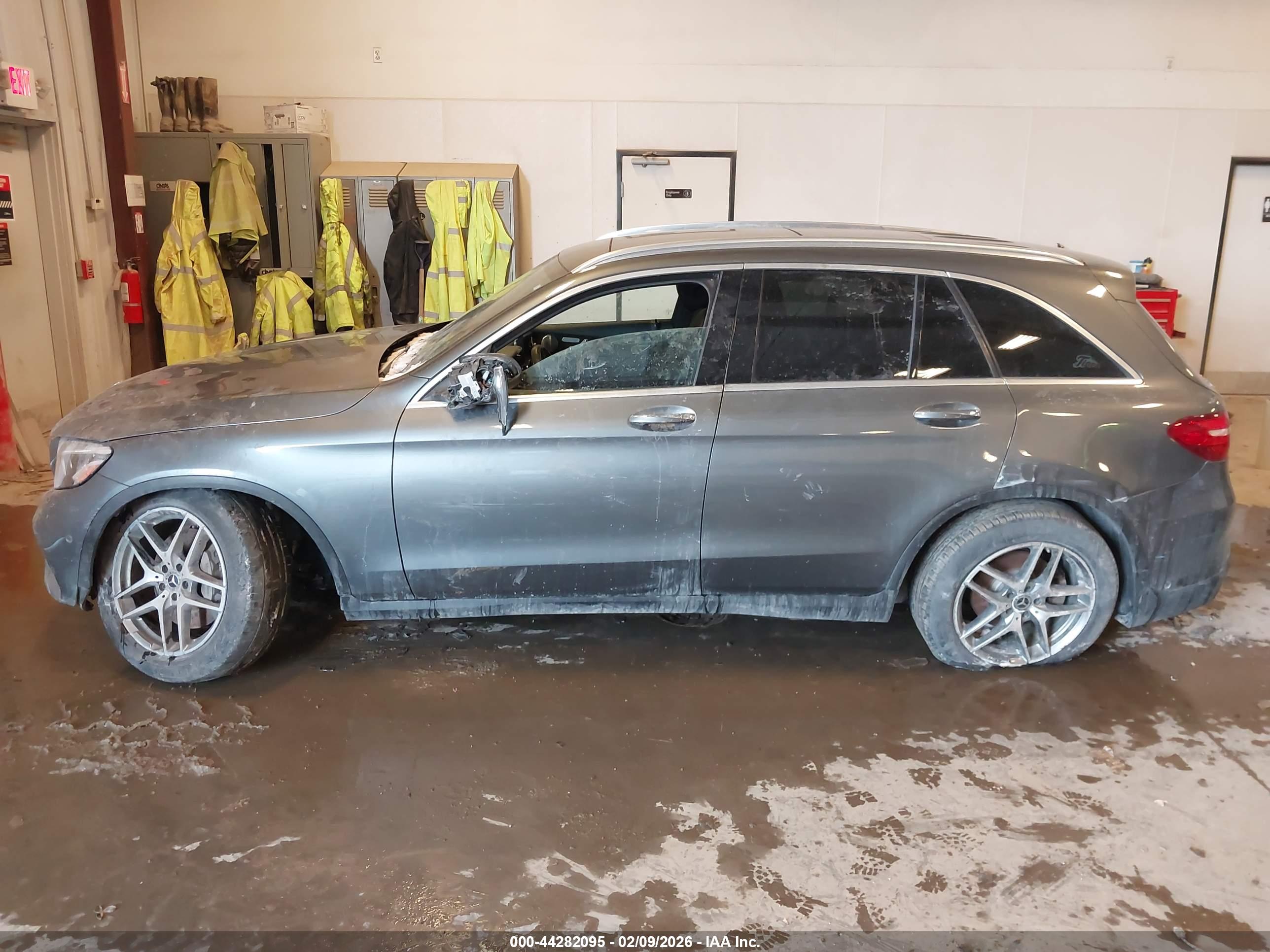 MERCEDES-BENZ GLC image 6
