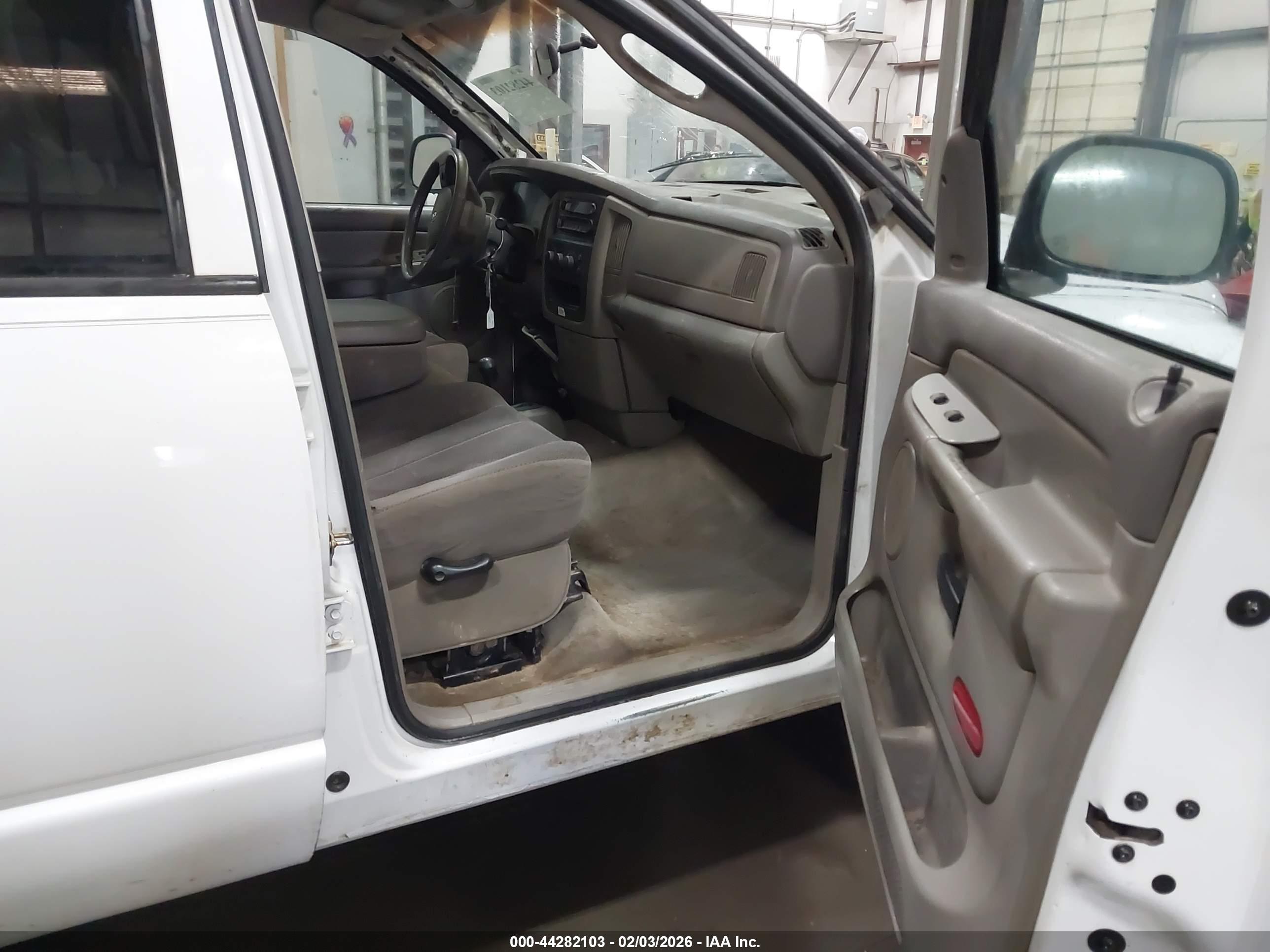 DODGE RAM image 5