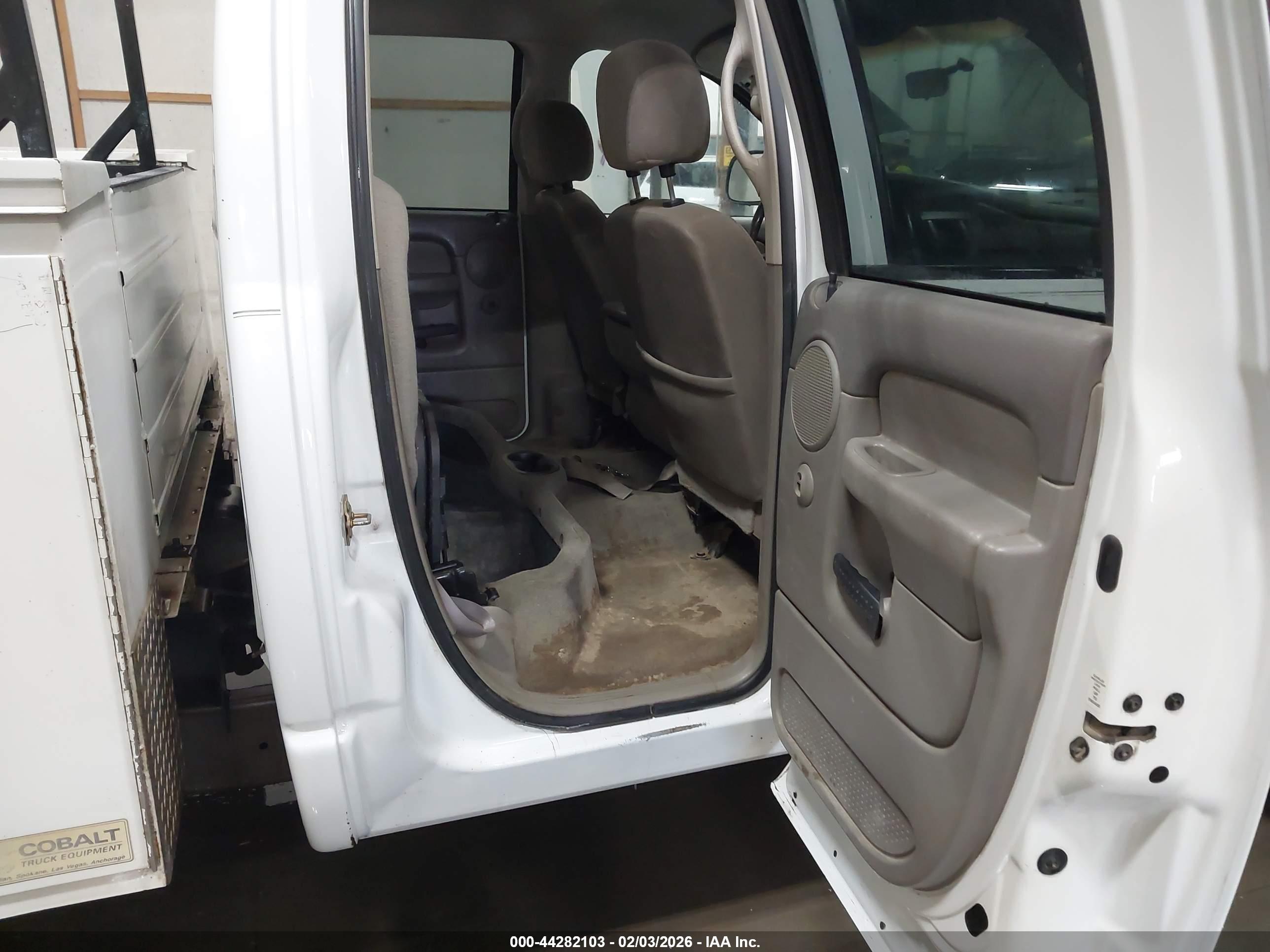 DODGE RAM image 8