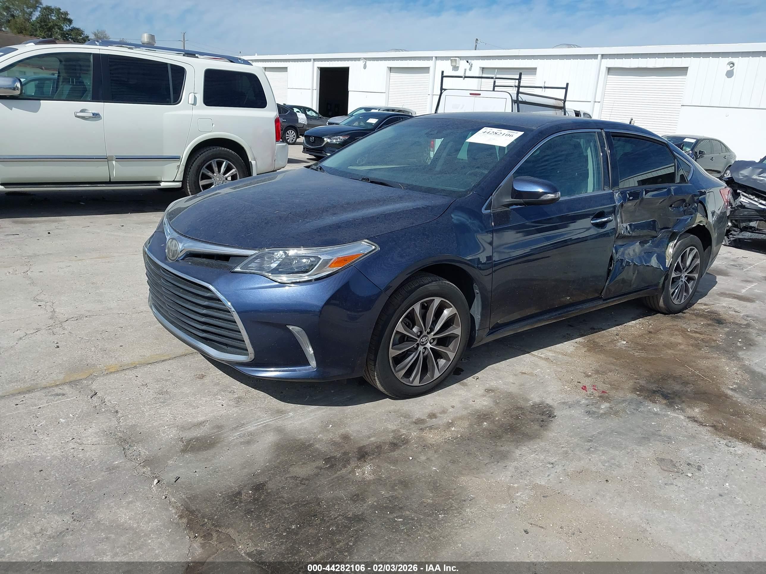 TOYOTA AVALON image 2