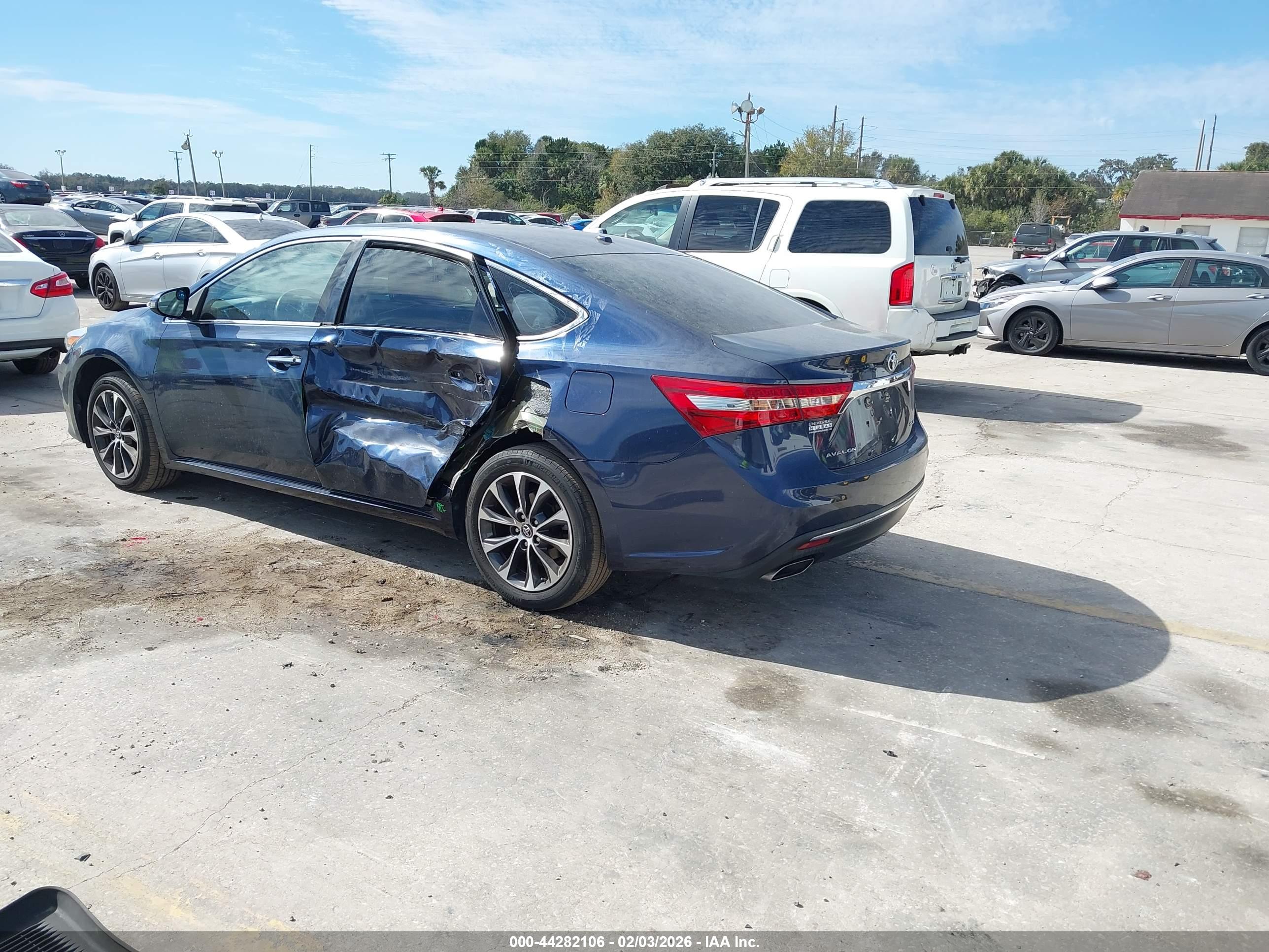 TOYOTA AVALON image 3