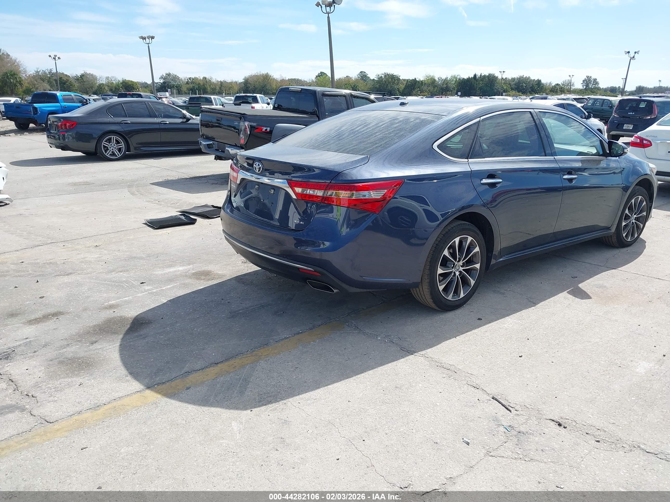 TOYOTA AVALON image 4