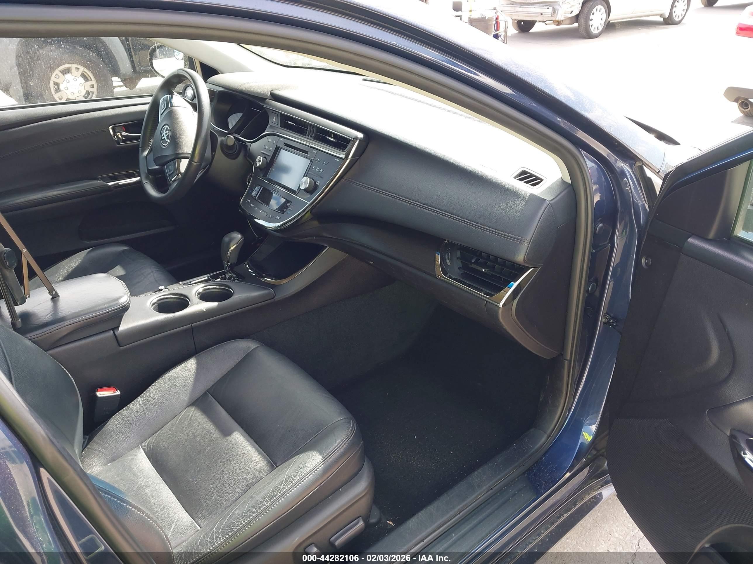 TOYOTA AVALON image 5