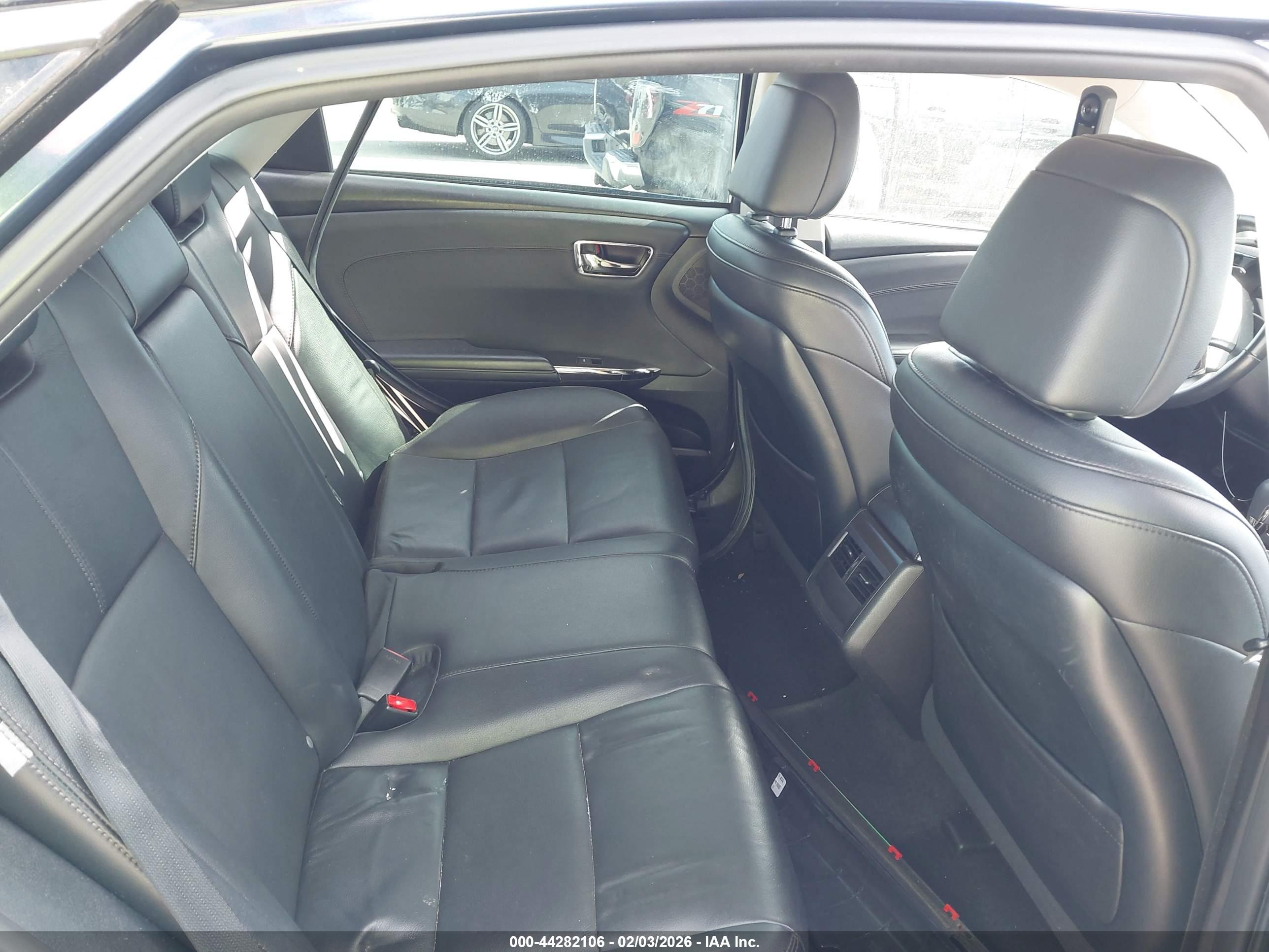 TOYOTA AVALON image 8
