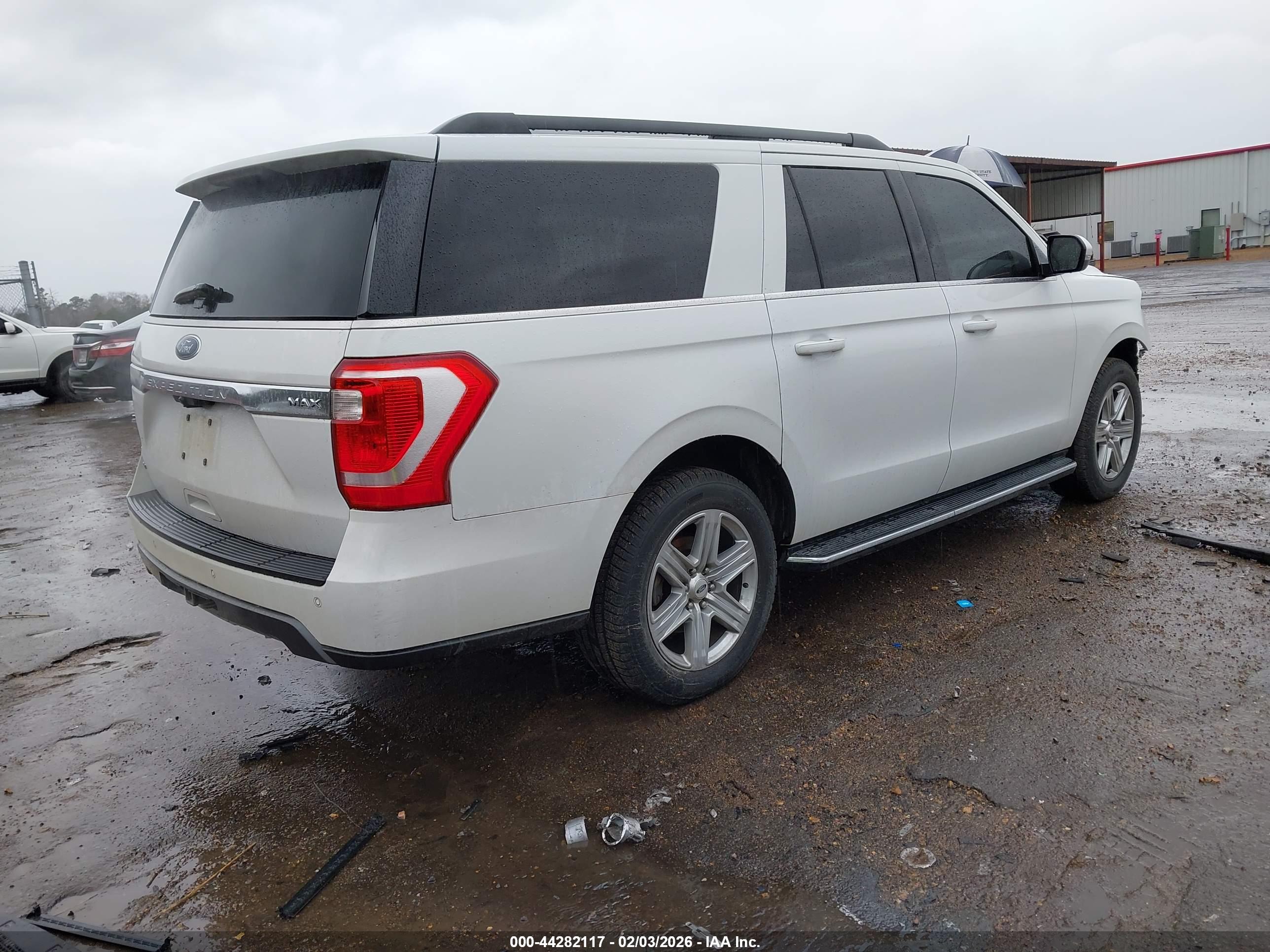 FORD EXPEDITION image 4