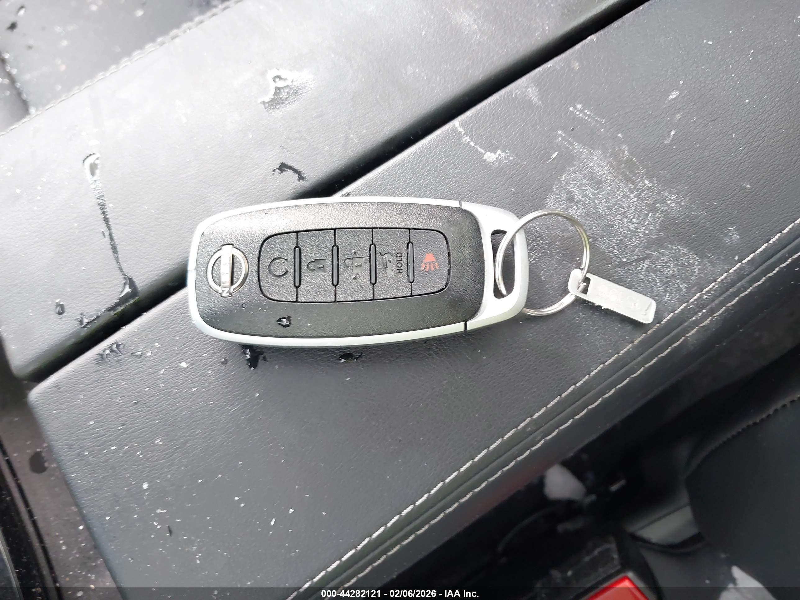 NISSAN ROGUE image 11
