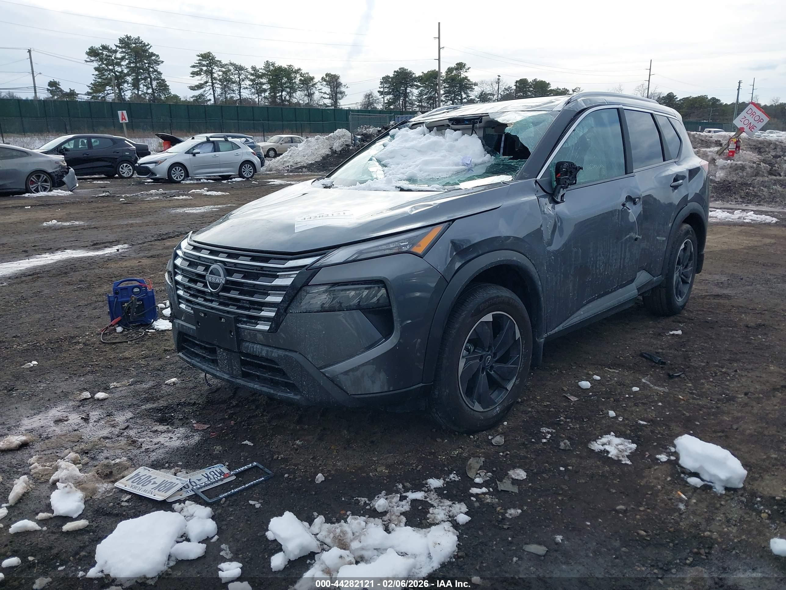 NISSAN ROGUE image 2