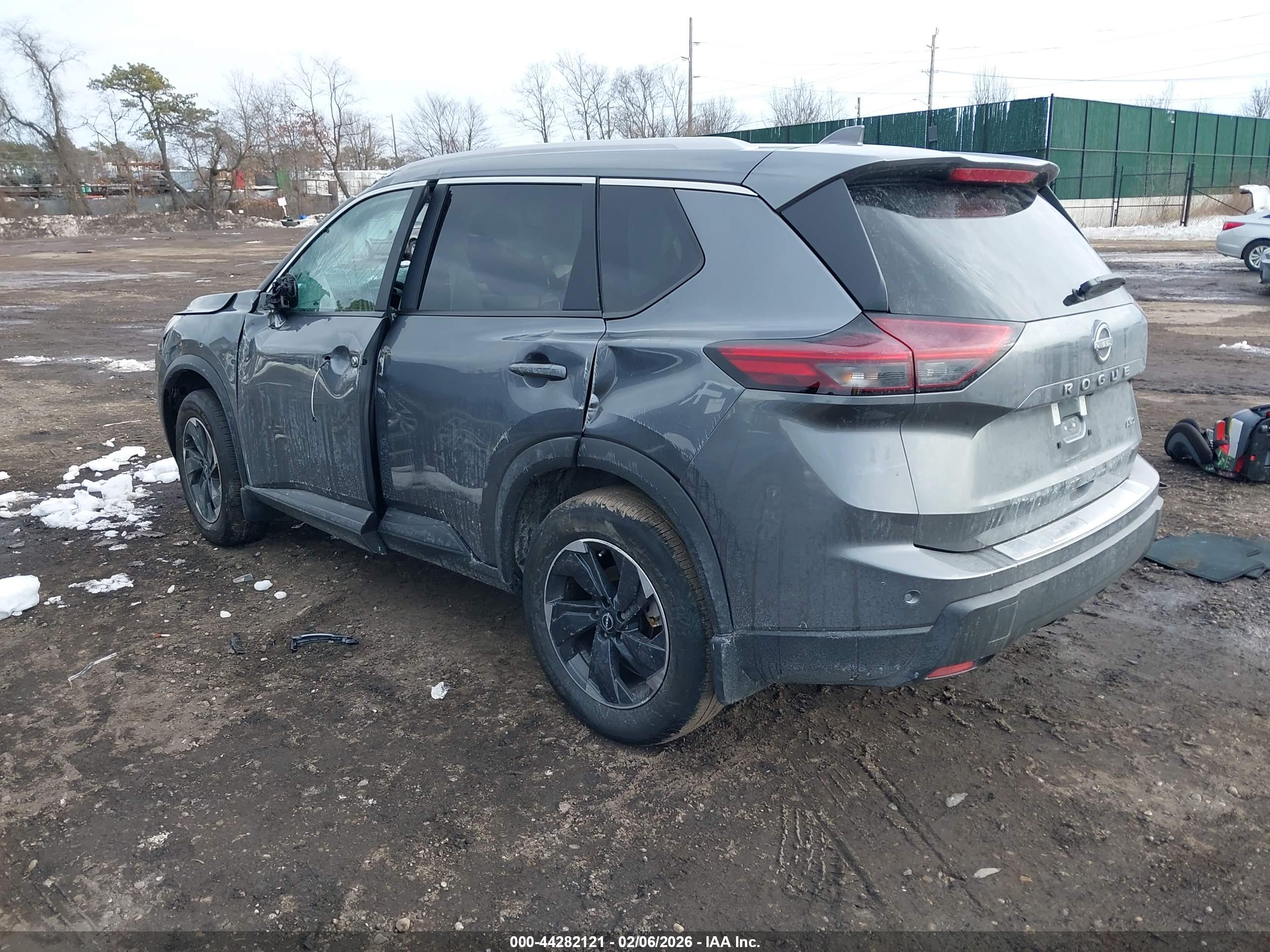 NISSAN ROGUE image 3