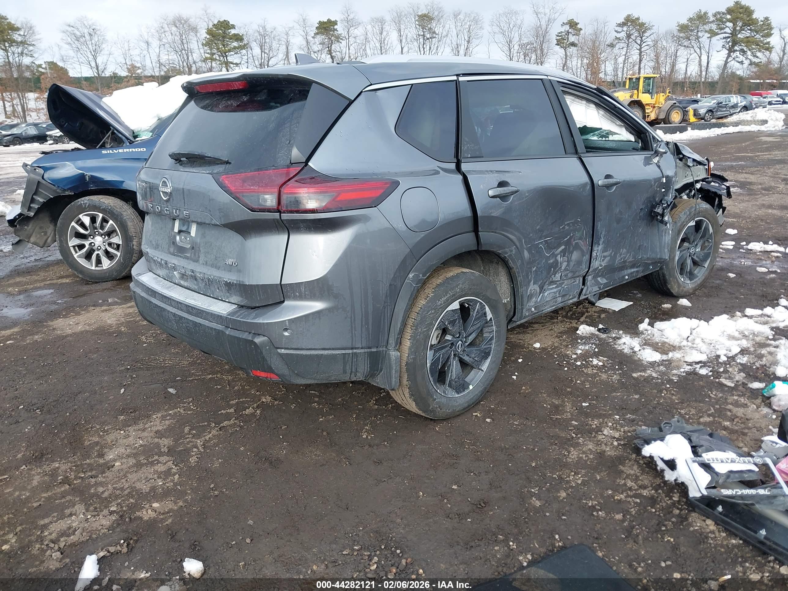 NISSAN ROGUE image 4