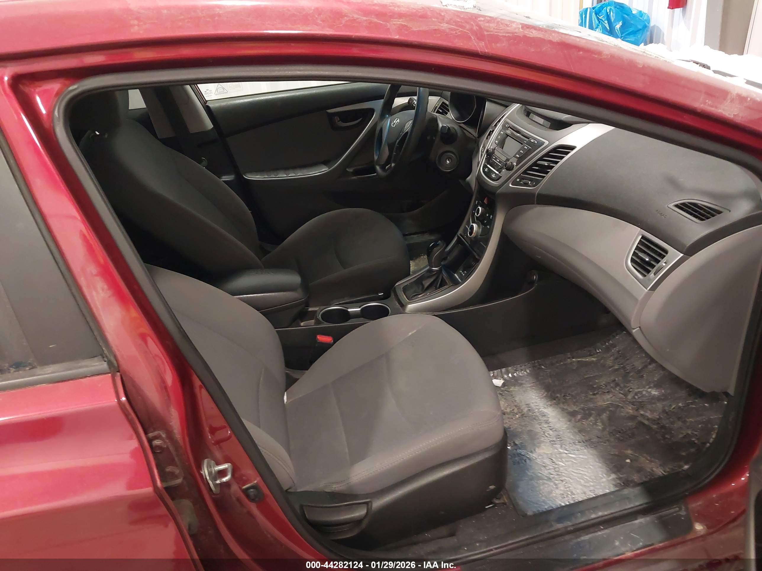HYUNDAI ELANTRA image 5