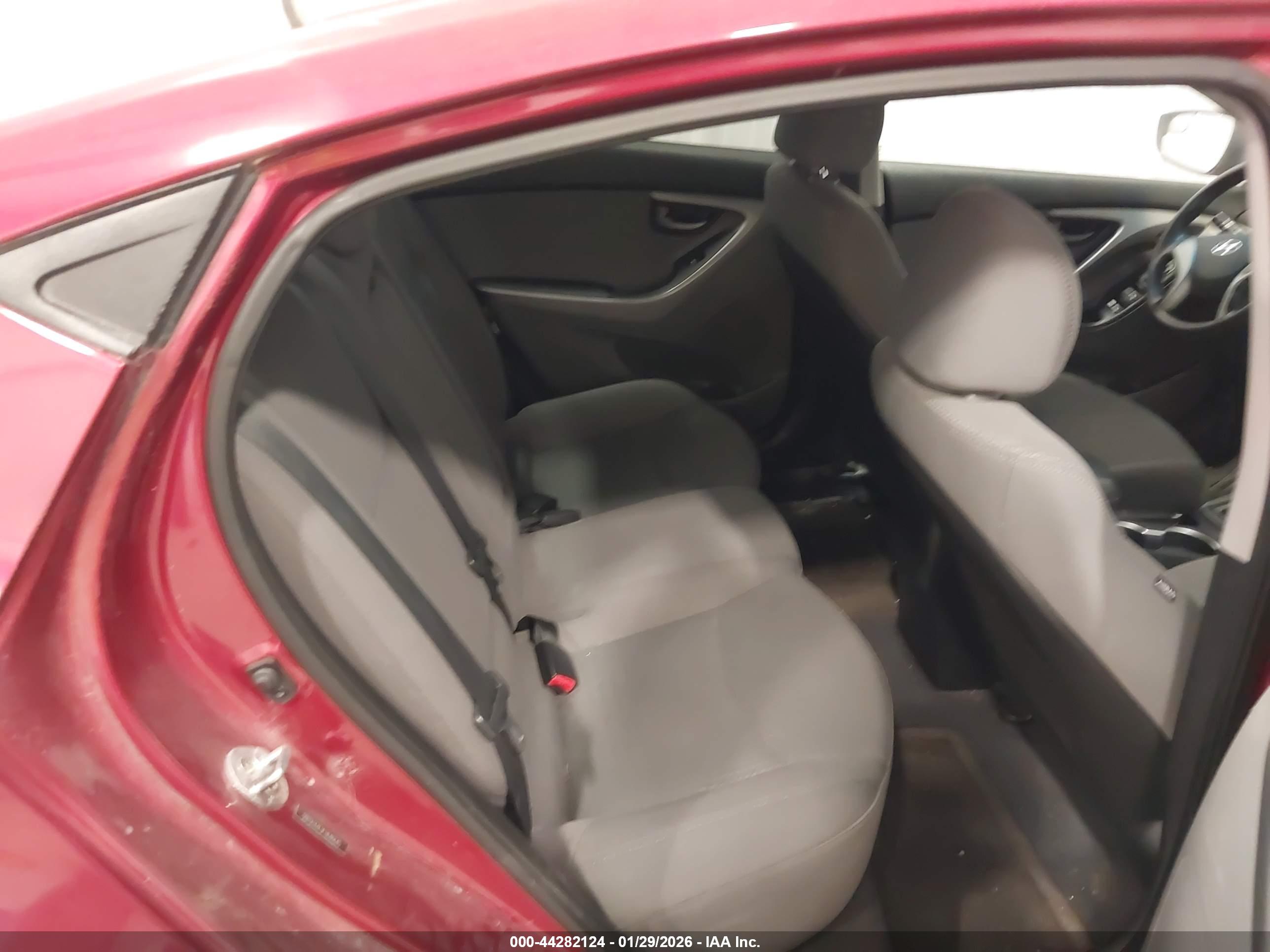 HYUNDAI ELANTRA image 8