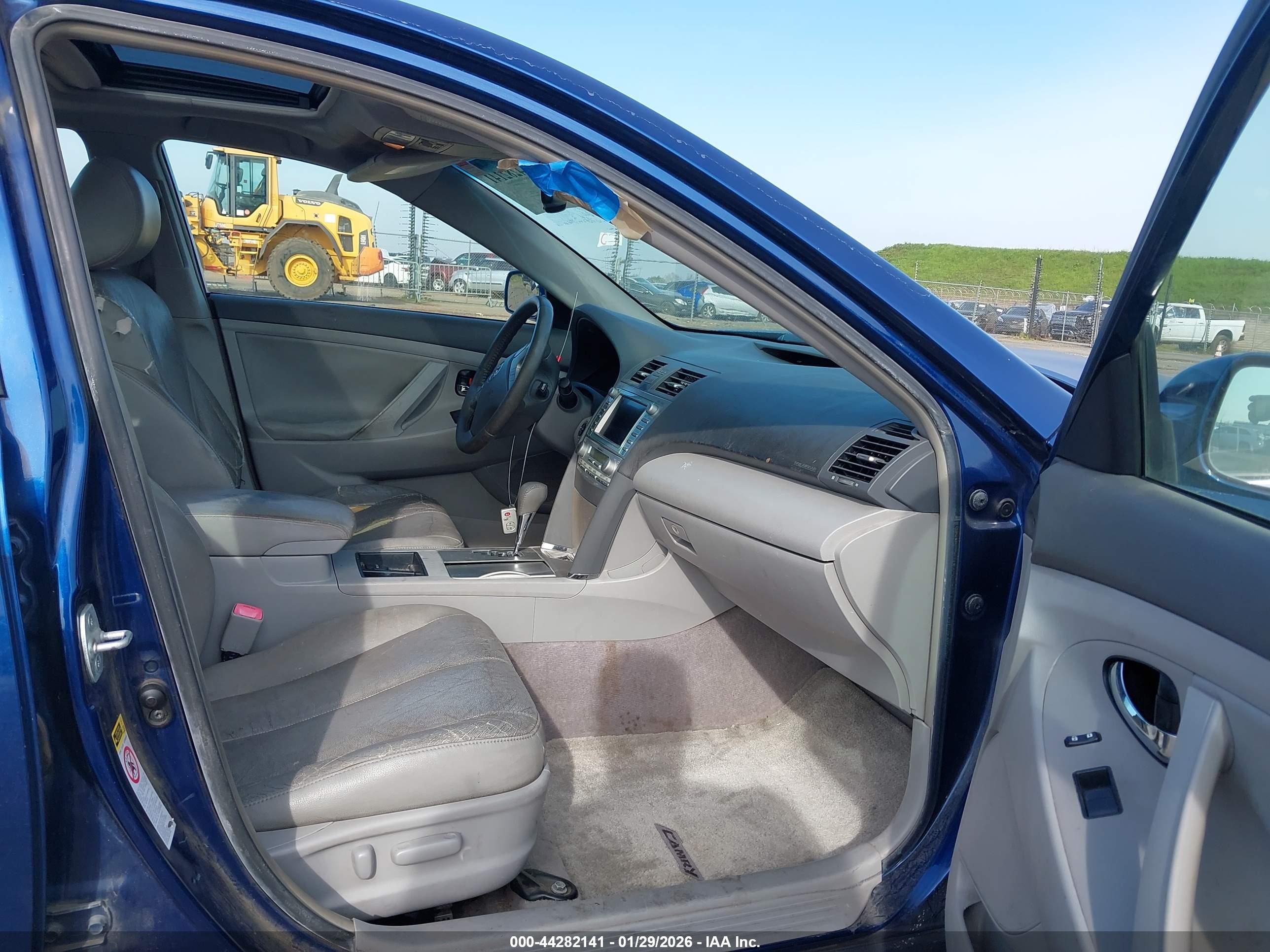TOYOTA CAMRY image 5
