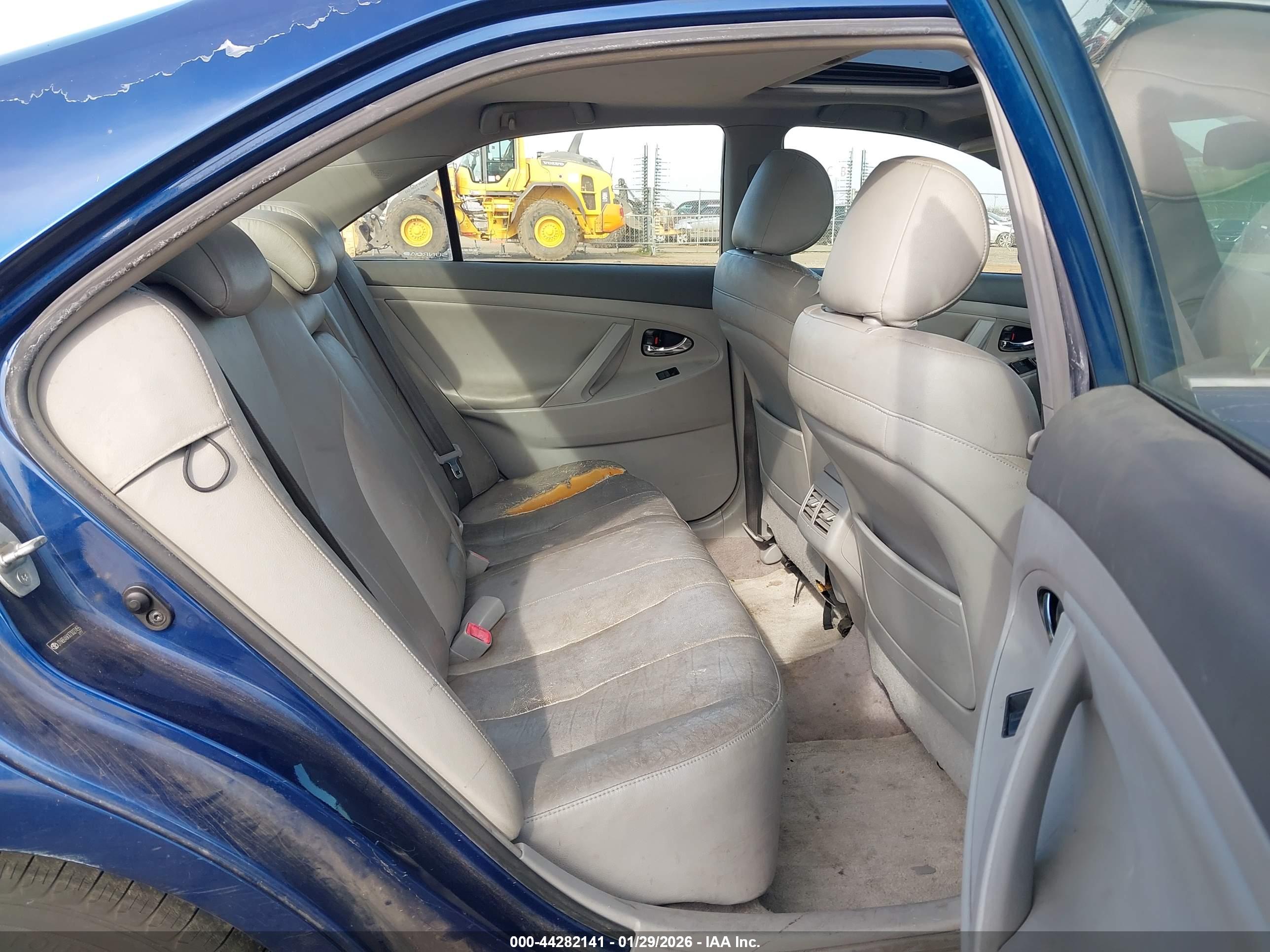 TOYOTA CAMRY image 8