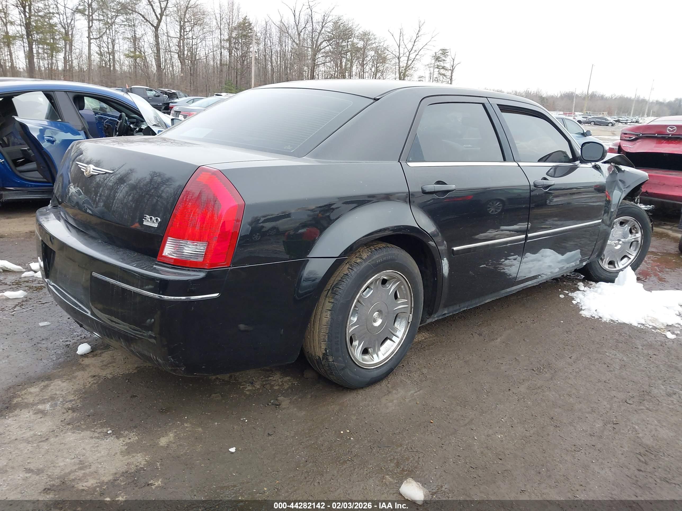 CHRYSLER 300 image 4