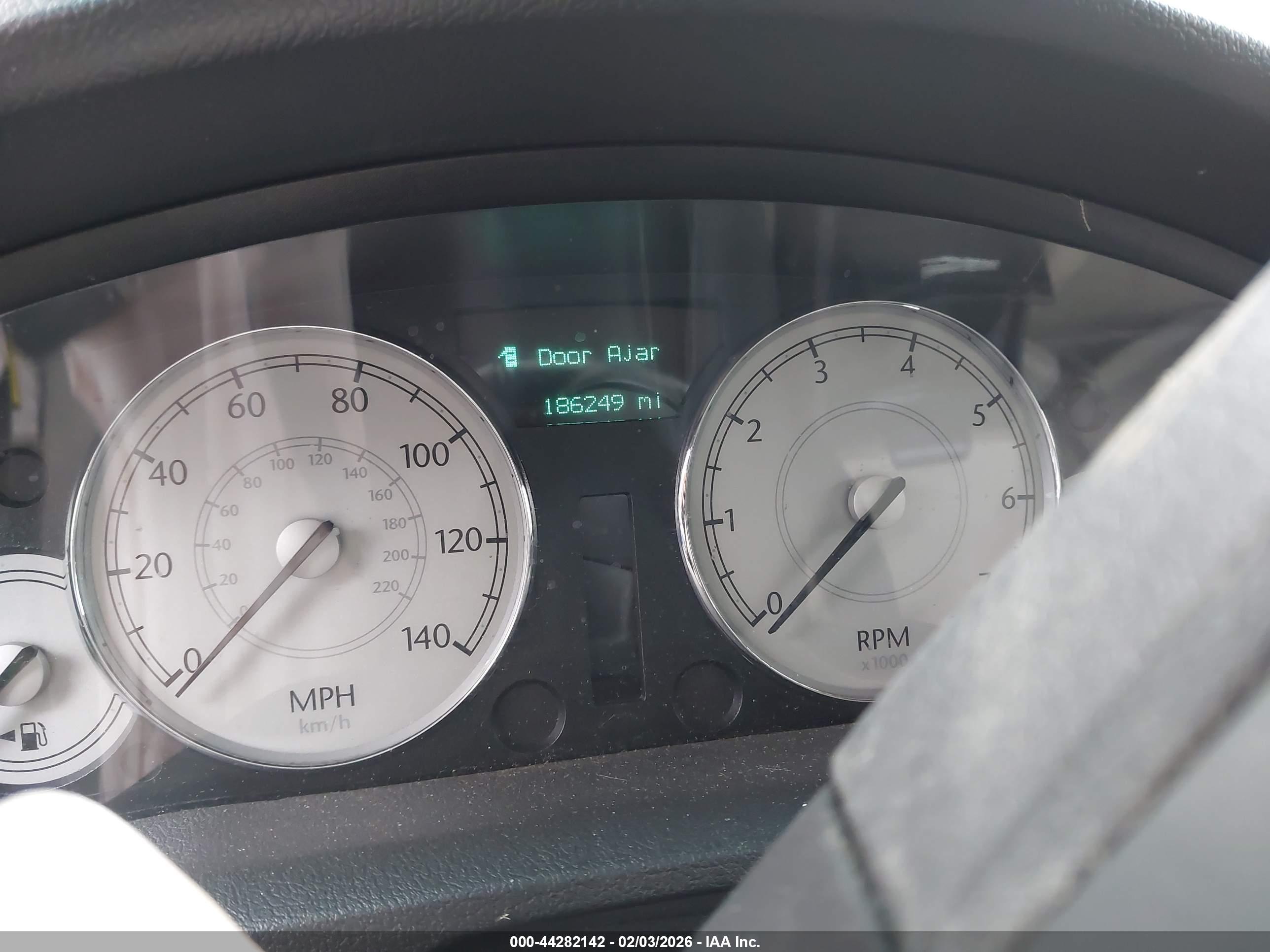 CHRYSLER 300 image 7