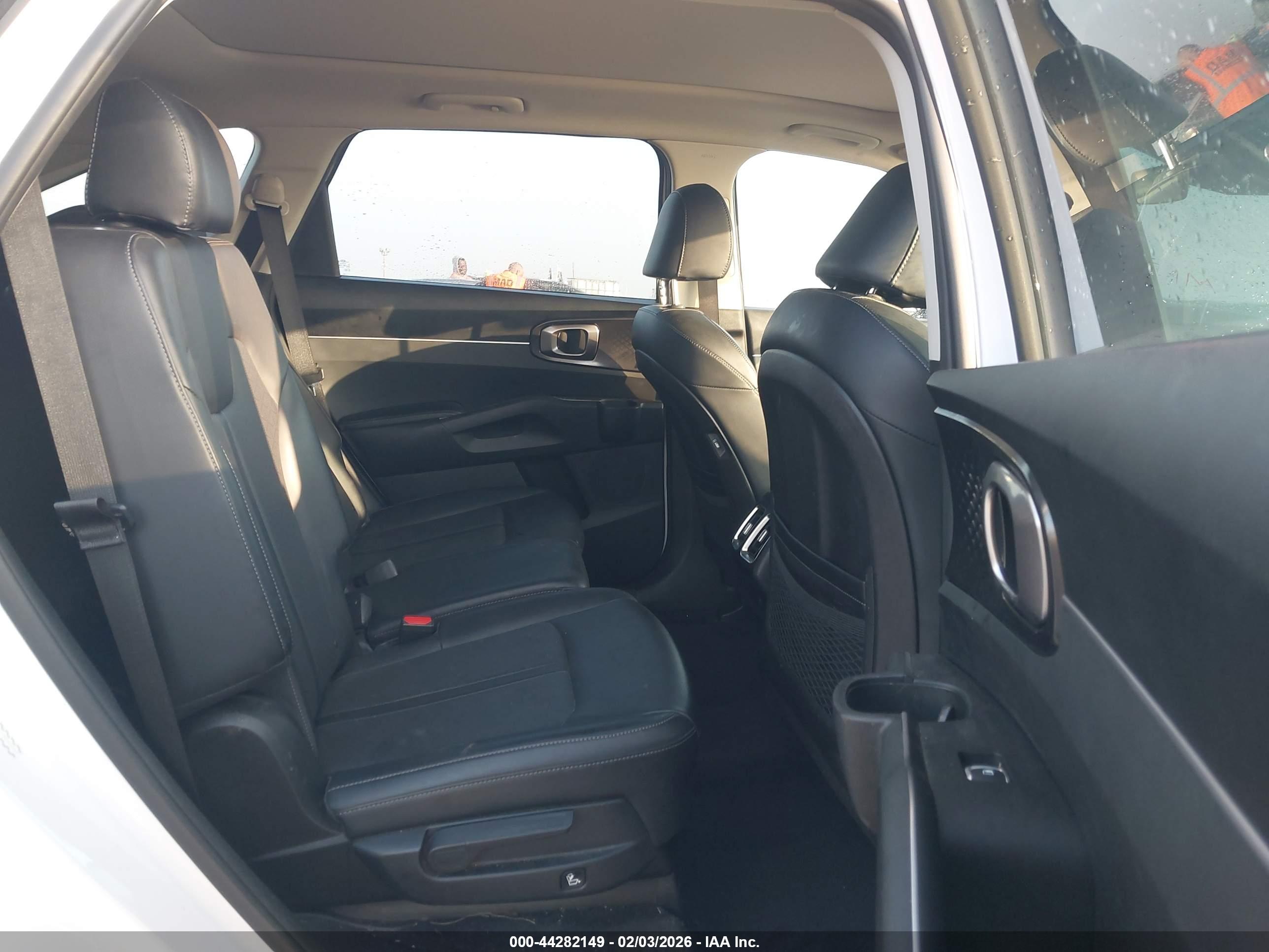 KIA SORENTO image 8