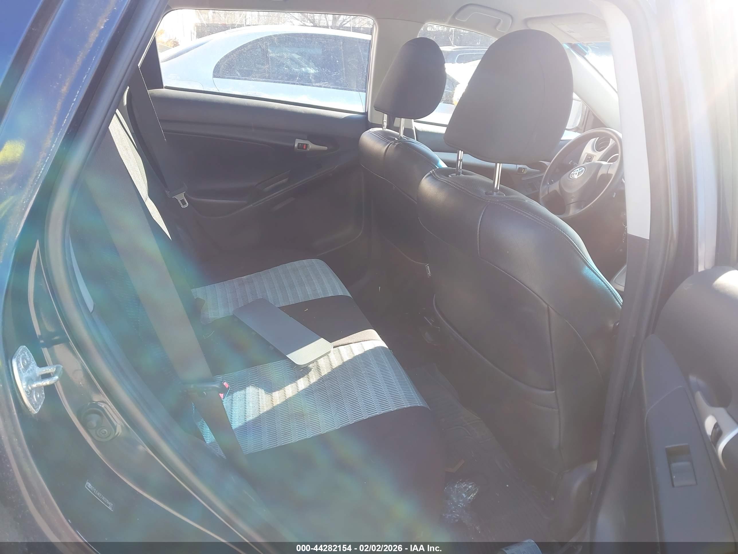 TOYOTA MATRIX image 8