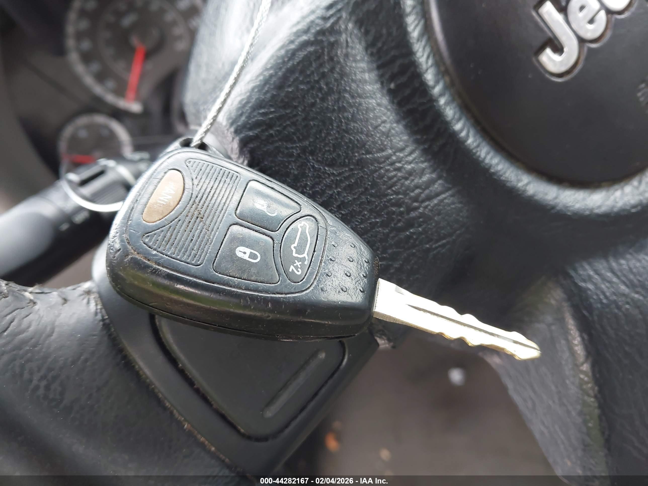 JEEP LIBERTY image 11