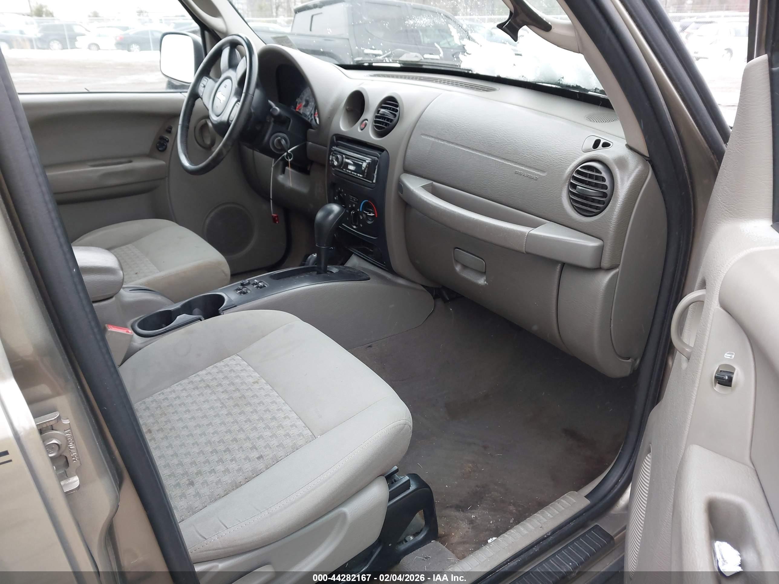 JEEP LIBERTY image 5