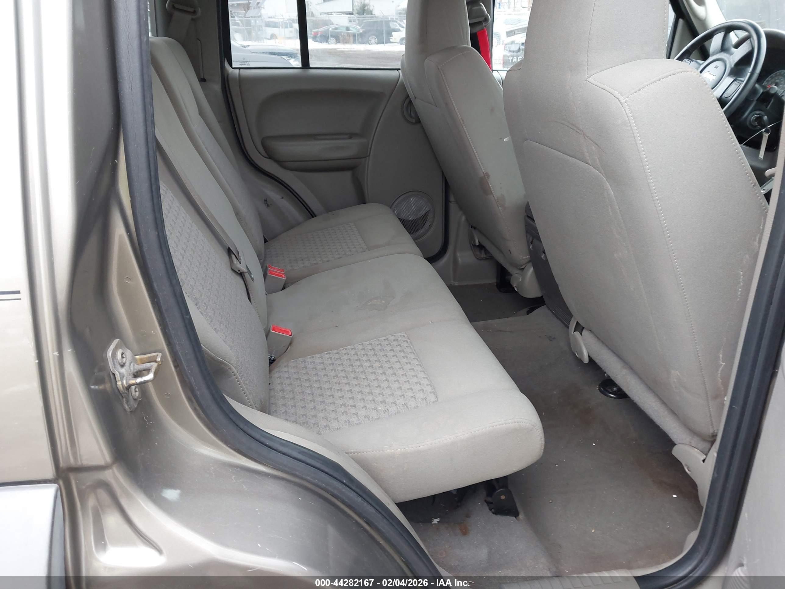 JEEP LIBERTY image 8