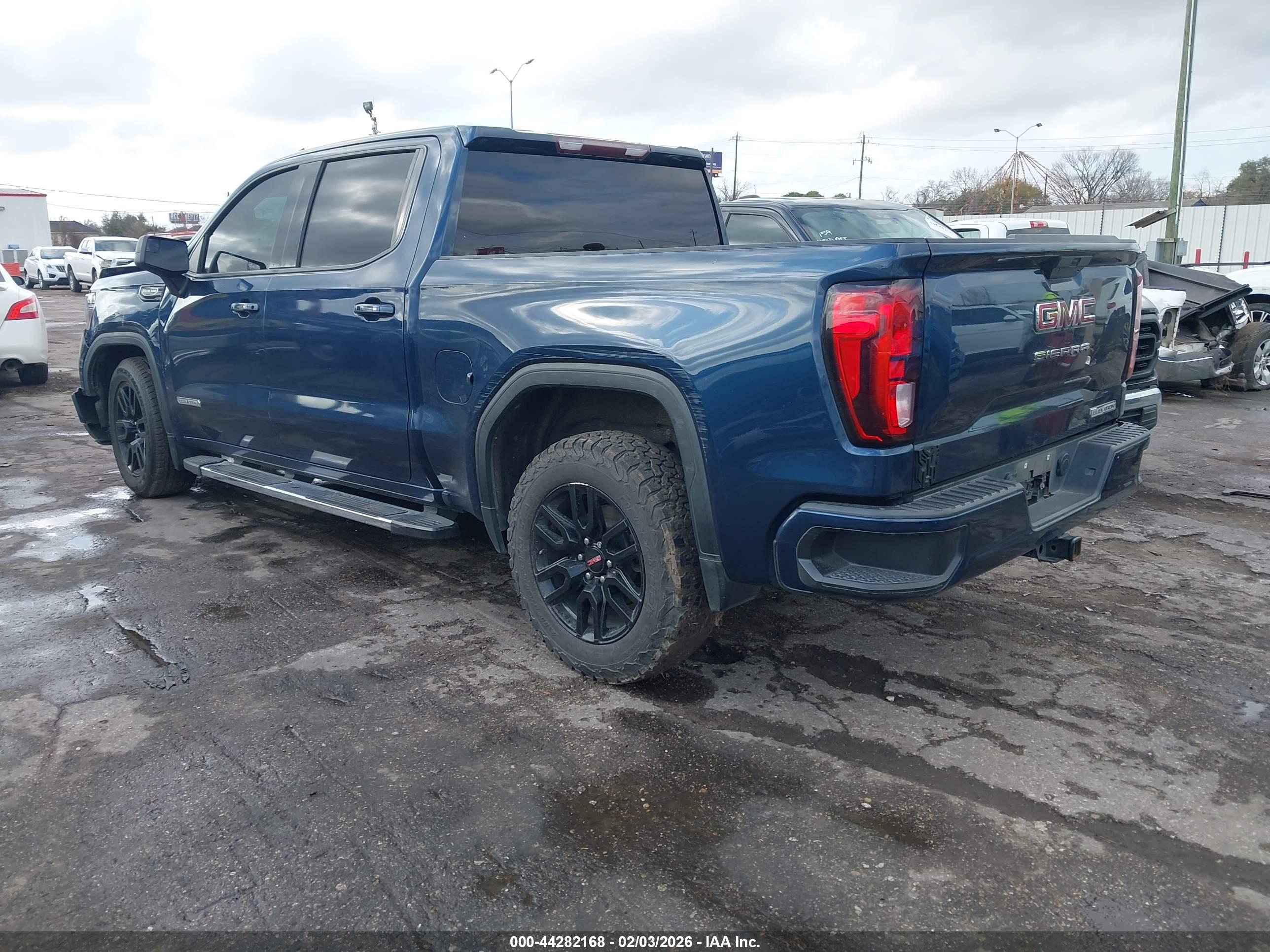 GMC SIERRA image 3