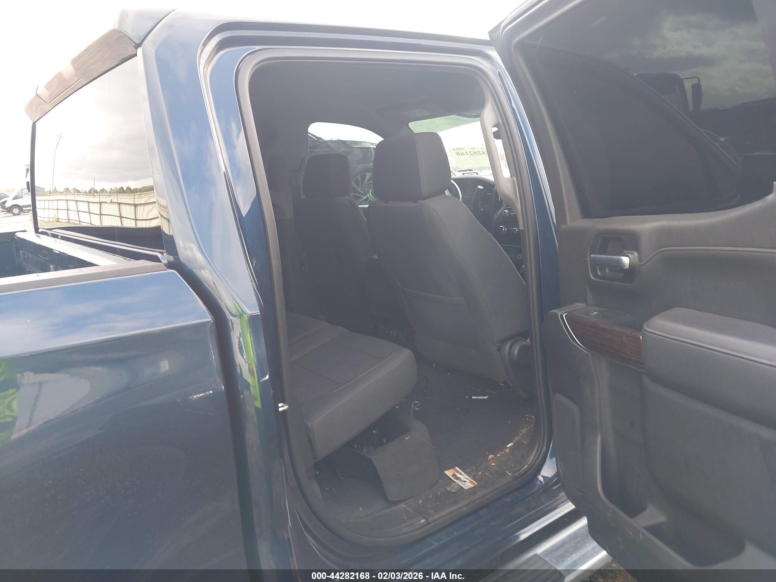 GMC SIERRA image 8
