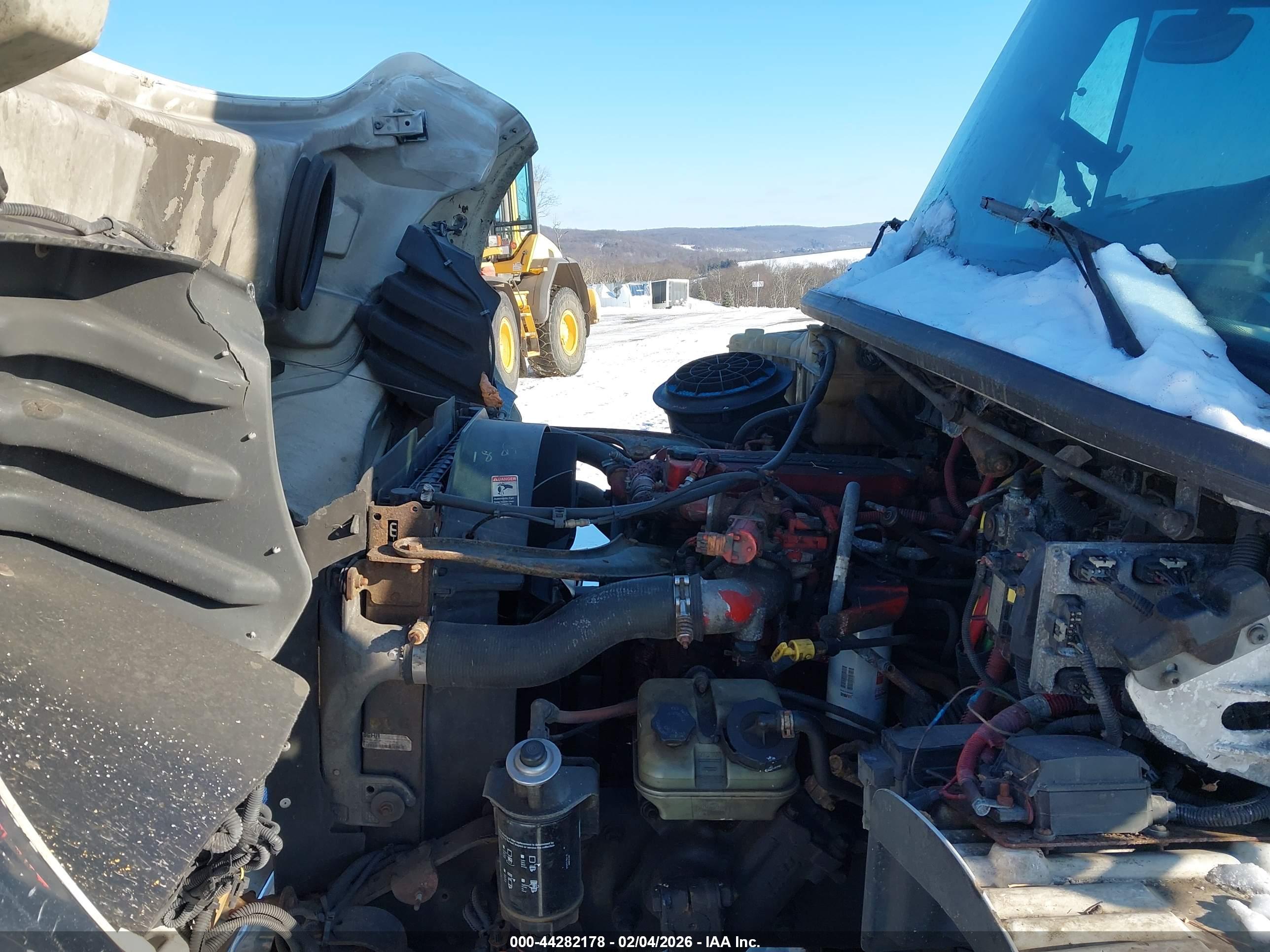 FREIGHTLINER M2 image 10
