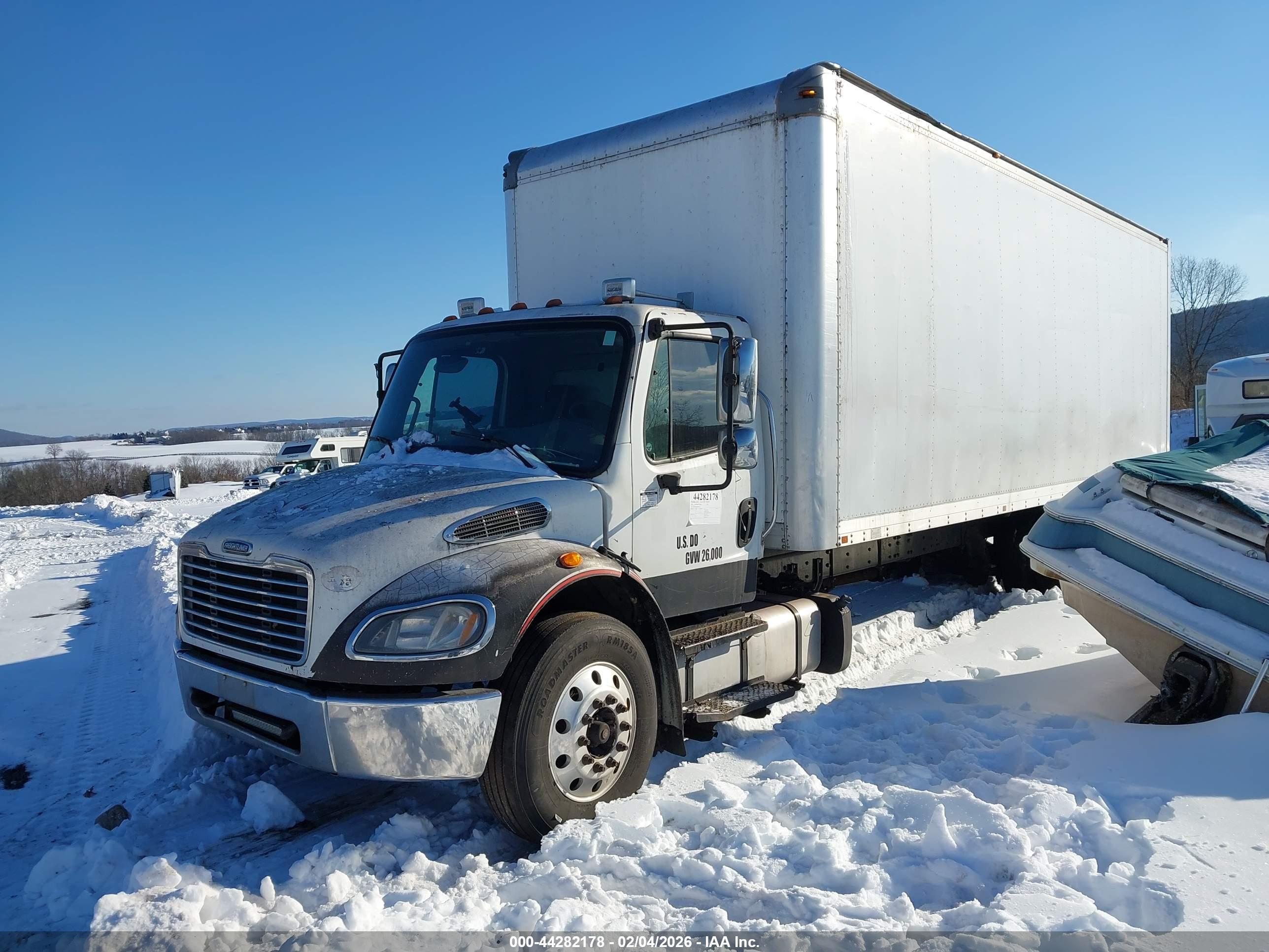 FREIGHTLINER M2 image 2