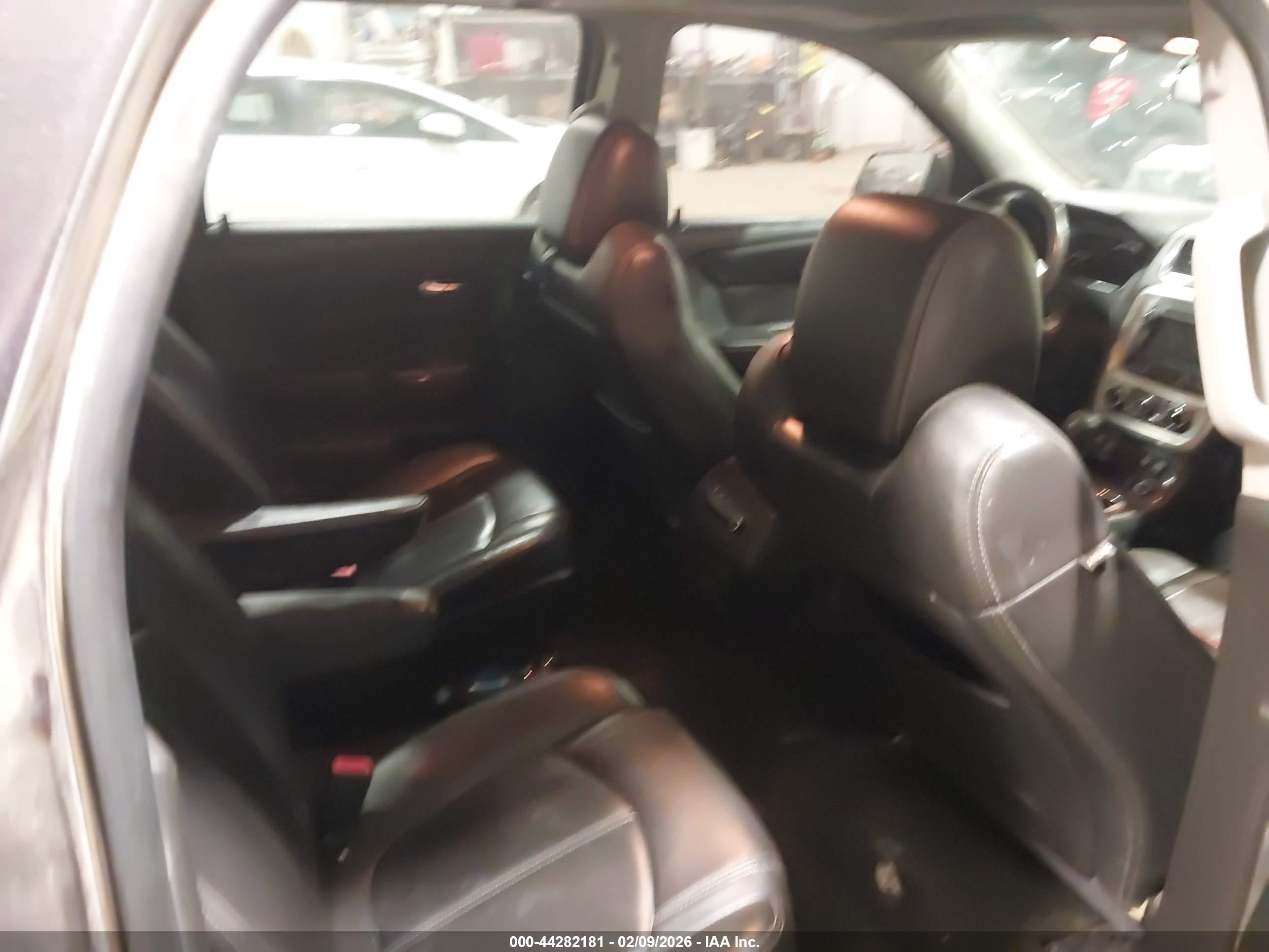 GMC ACADIA image 8