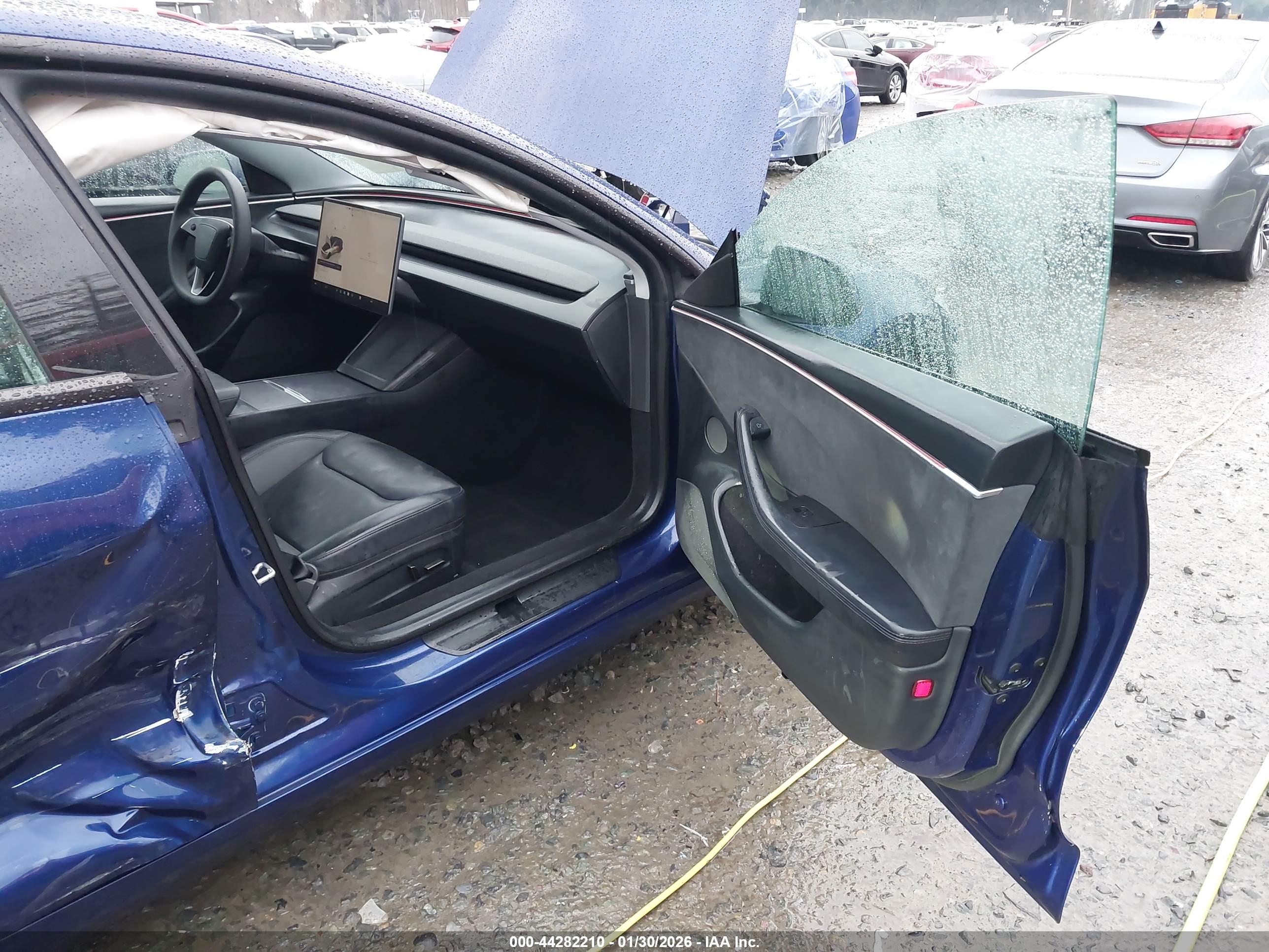 TESLA MODEL image 5