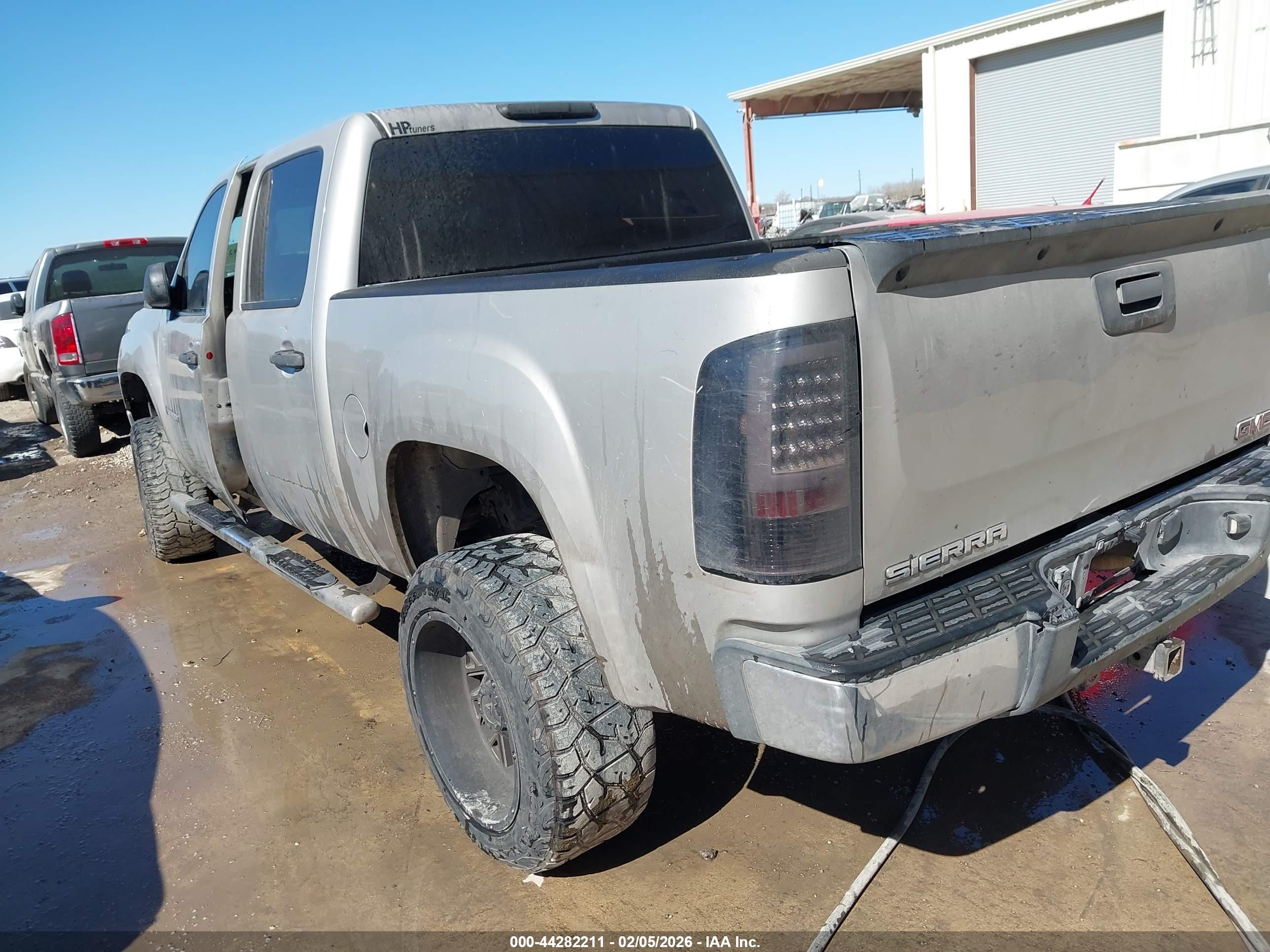 GMC SIERRA image 3