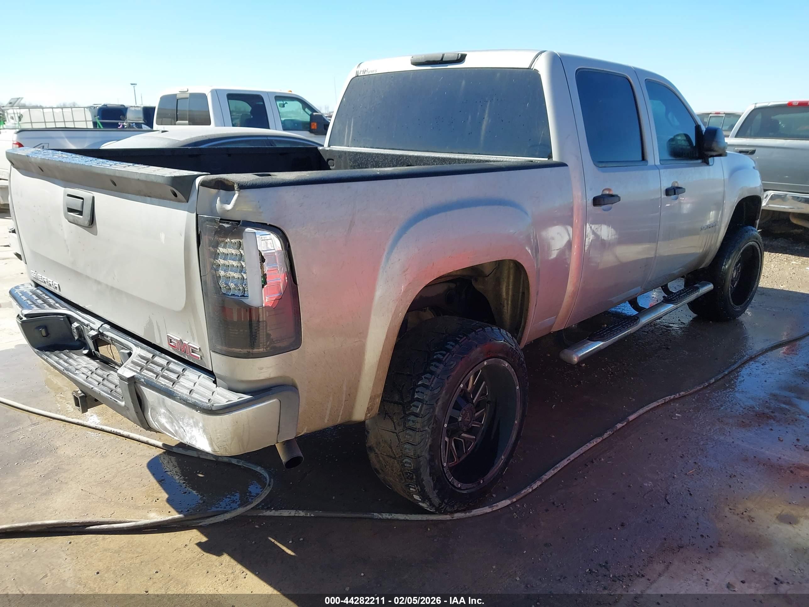 GMC SIERRA image 4