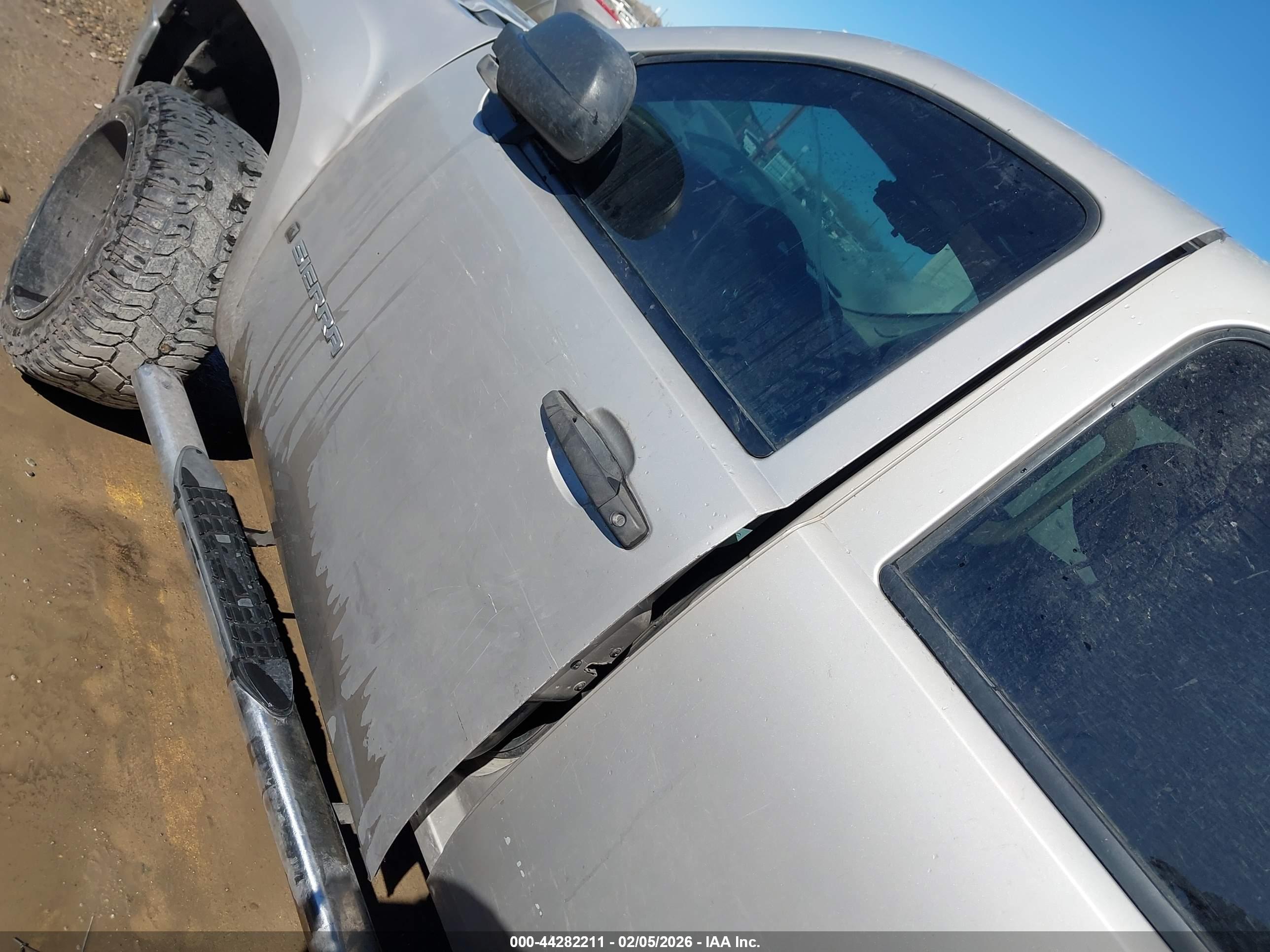 GMC SIERRA image 6