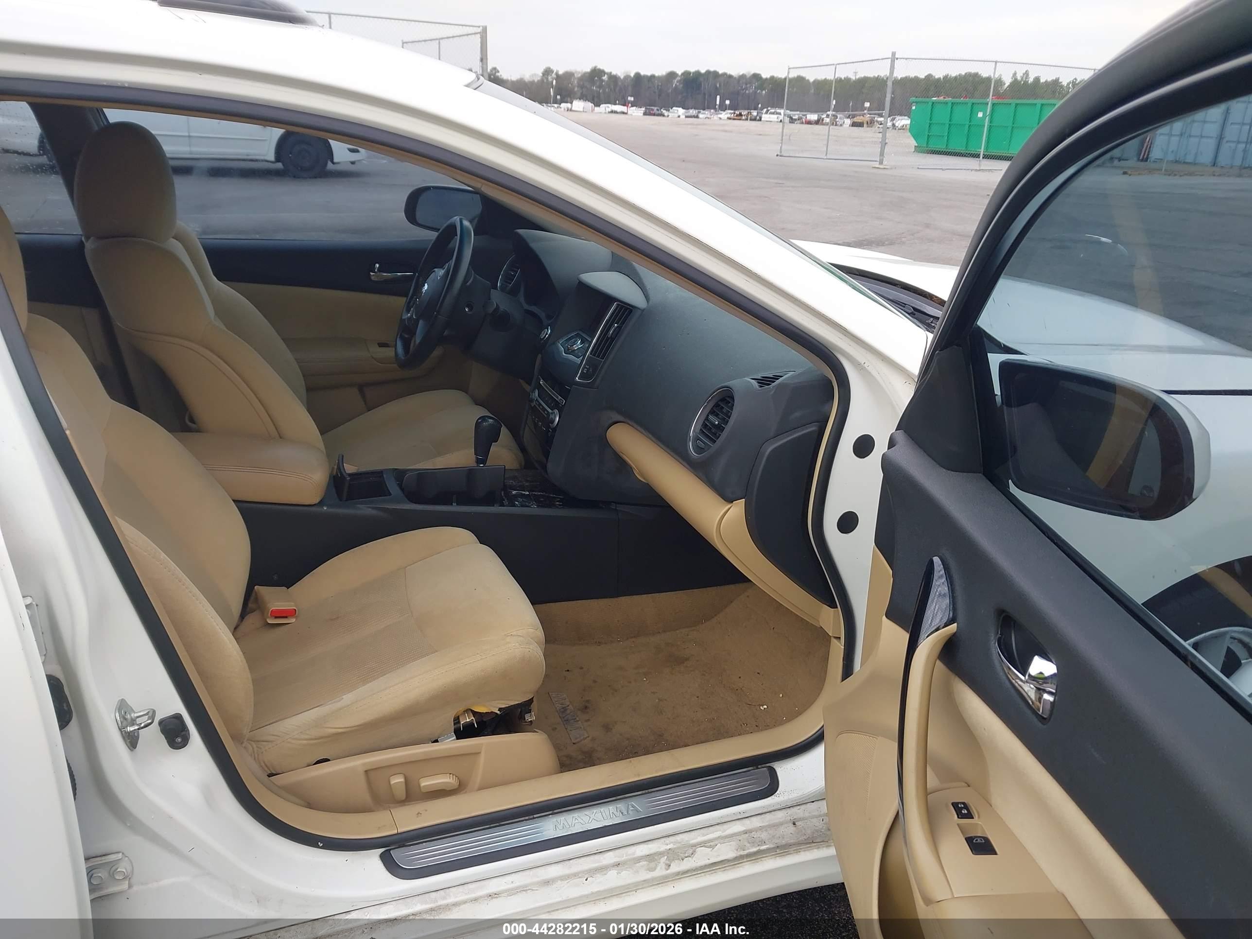 NISSAN MAXIMA image 5