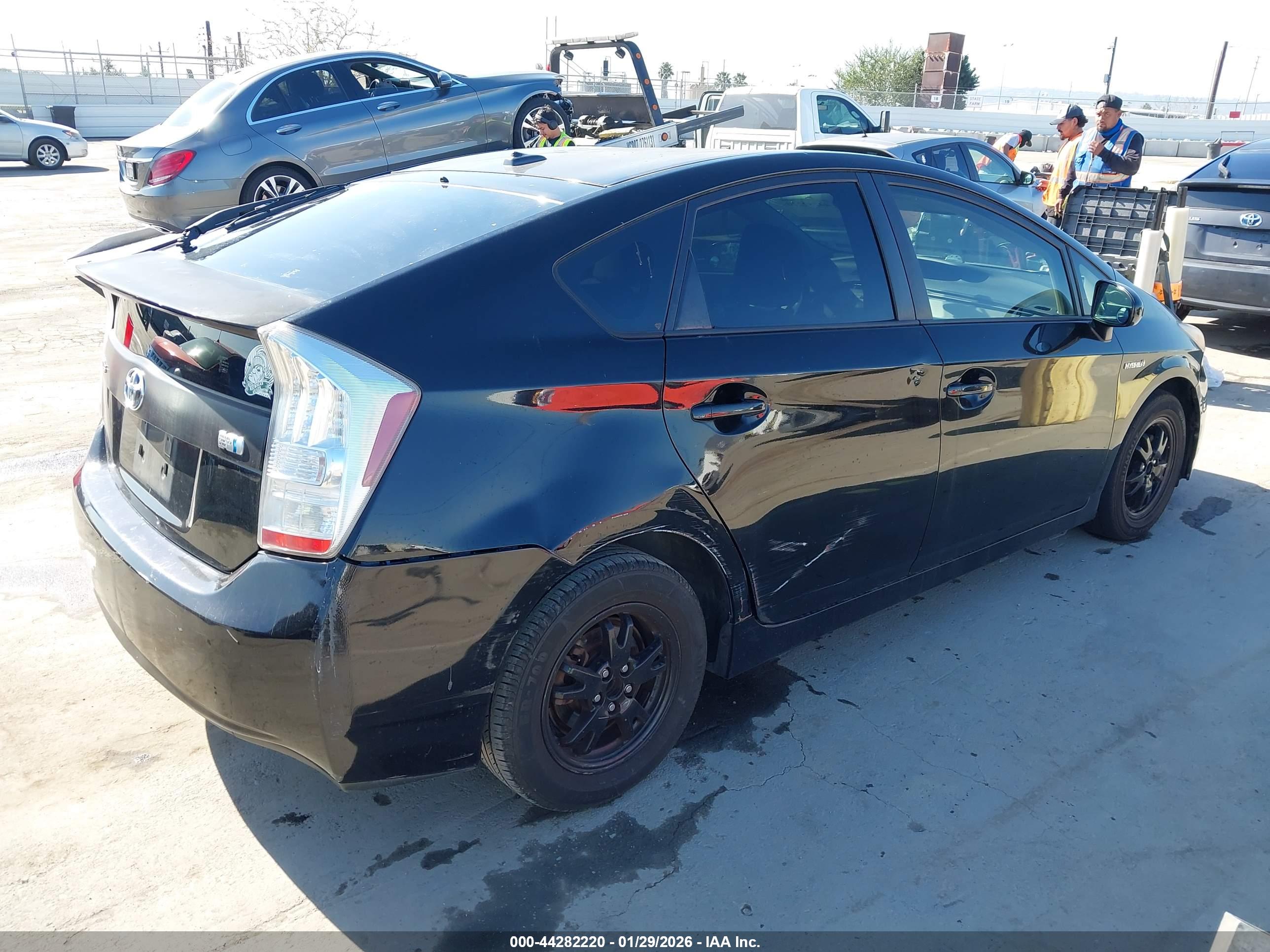 TOYOTA PRIUS image 4