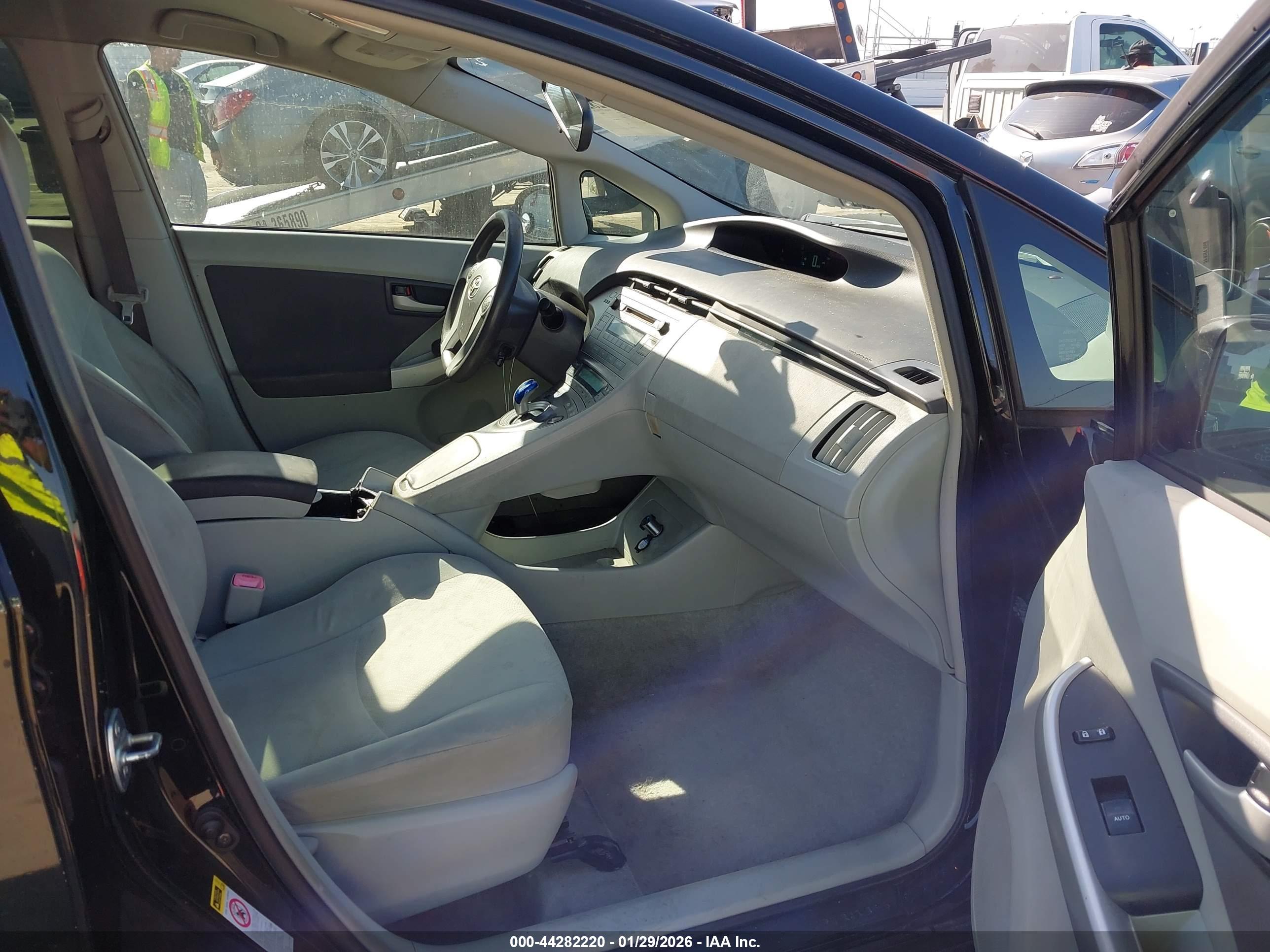 TOYOTA PRIUS image 5
