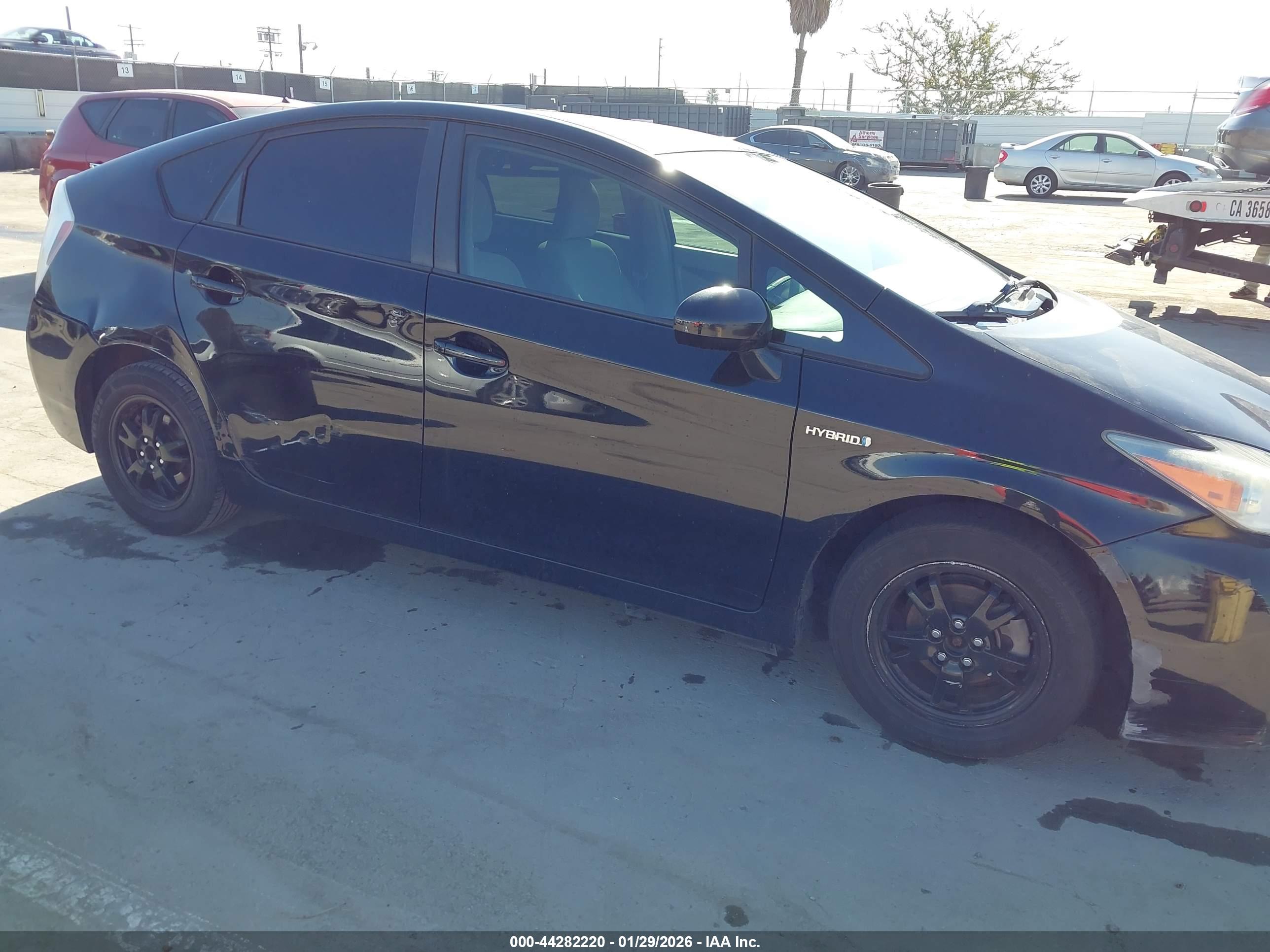 TOYOTA PRIUS image 6