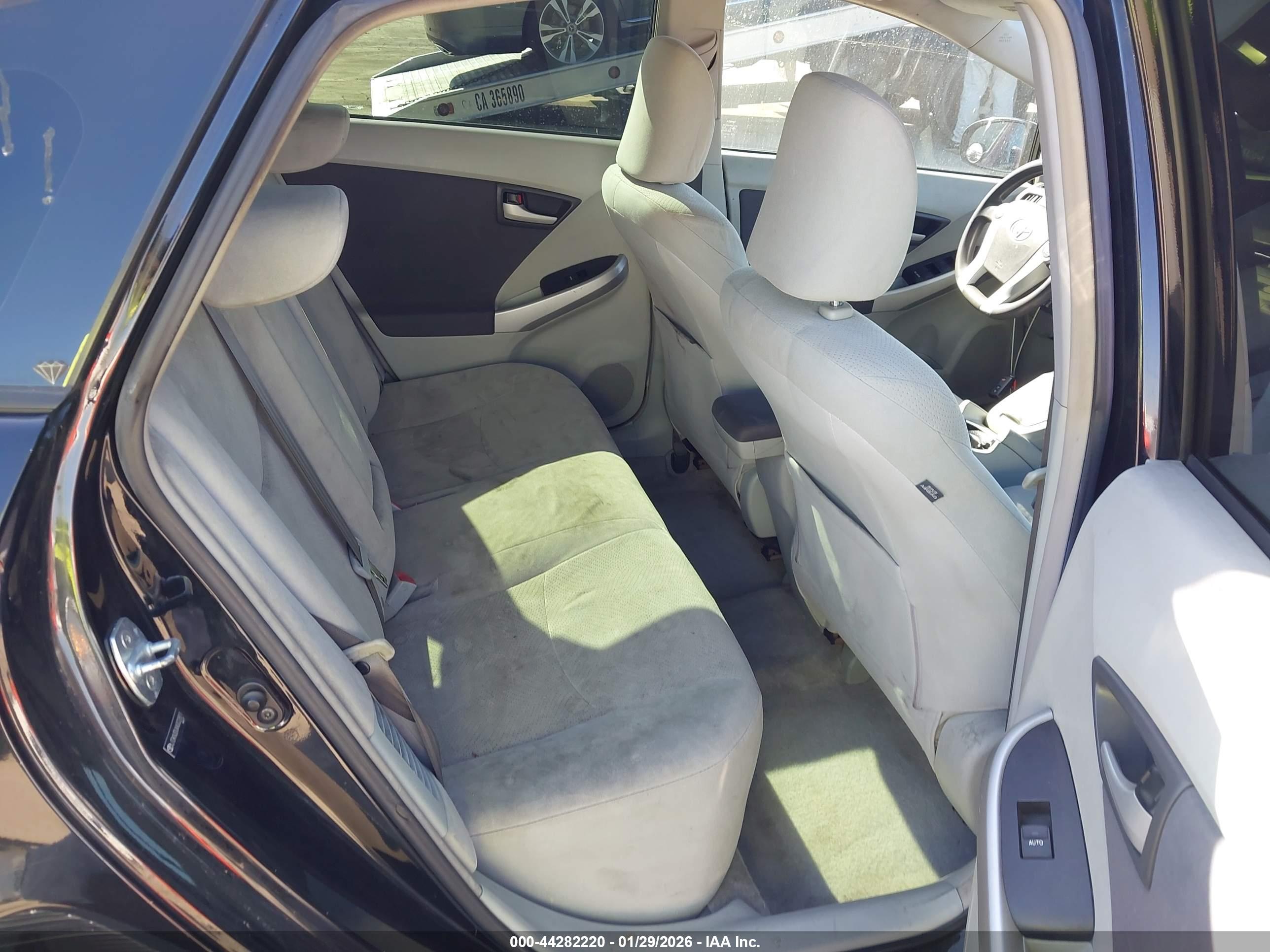 TOYOTA PRIUS image 8