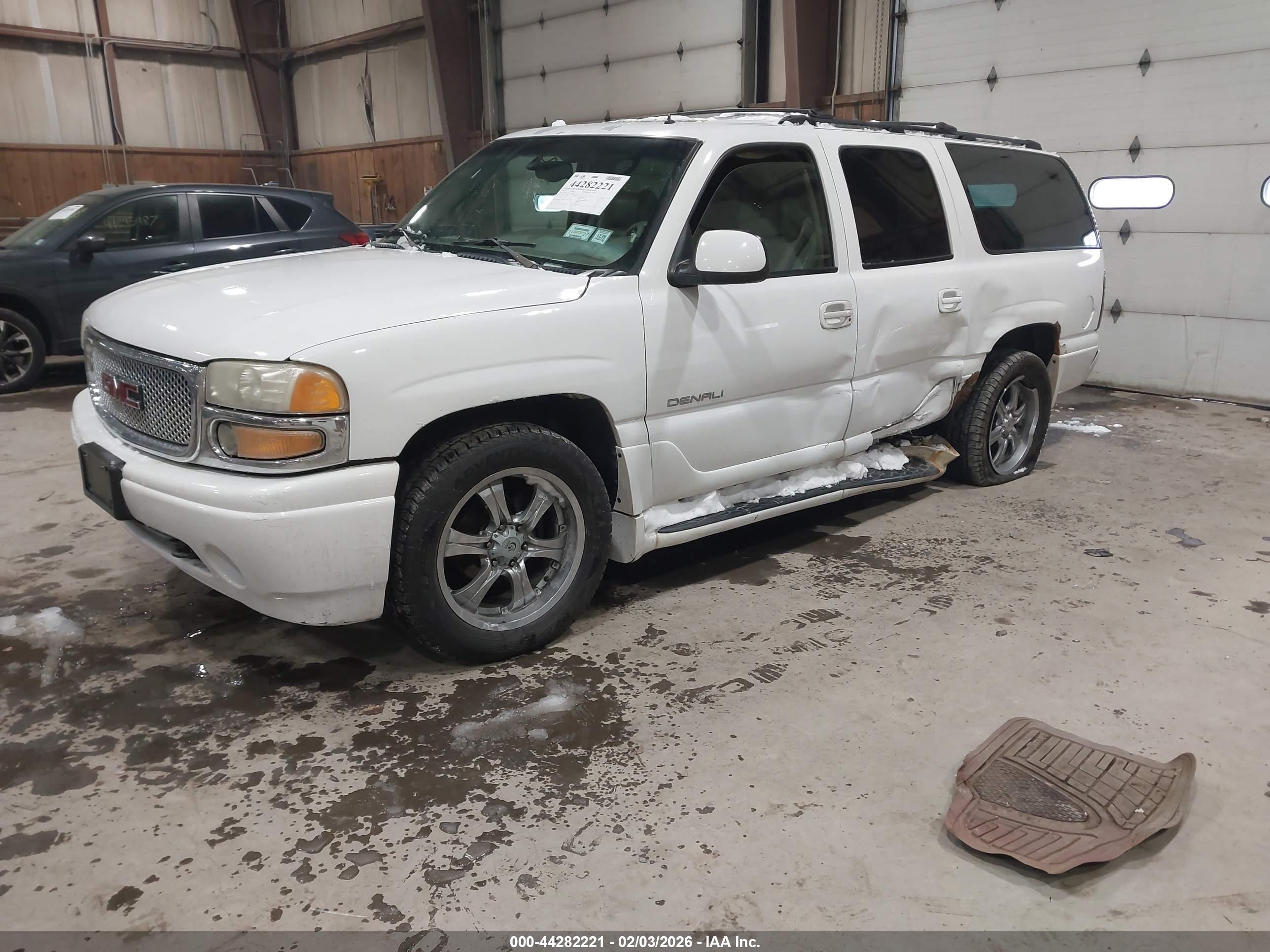 GMC YUKON image 2
