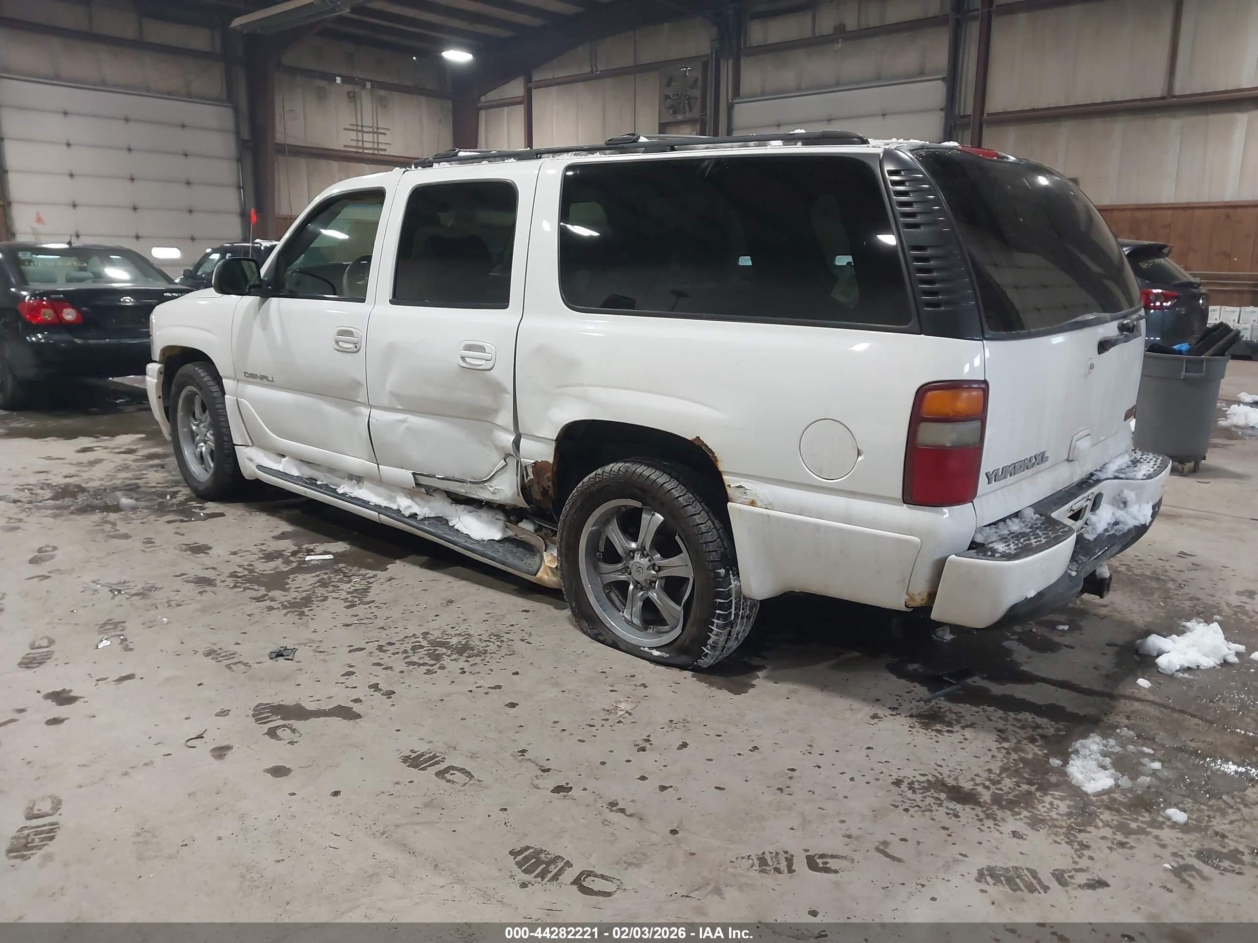 GMC YUKON image 3