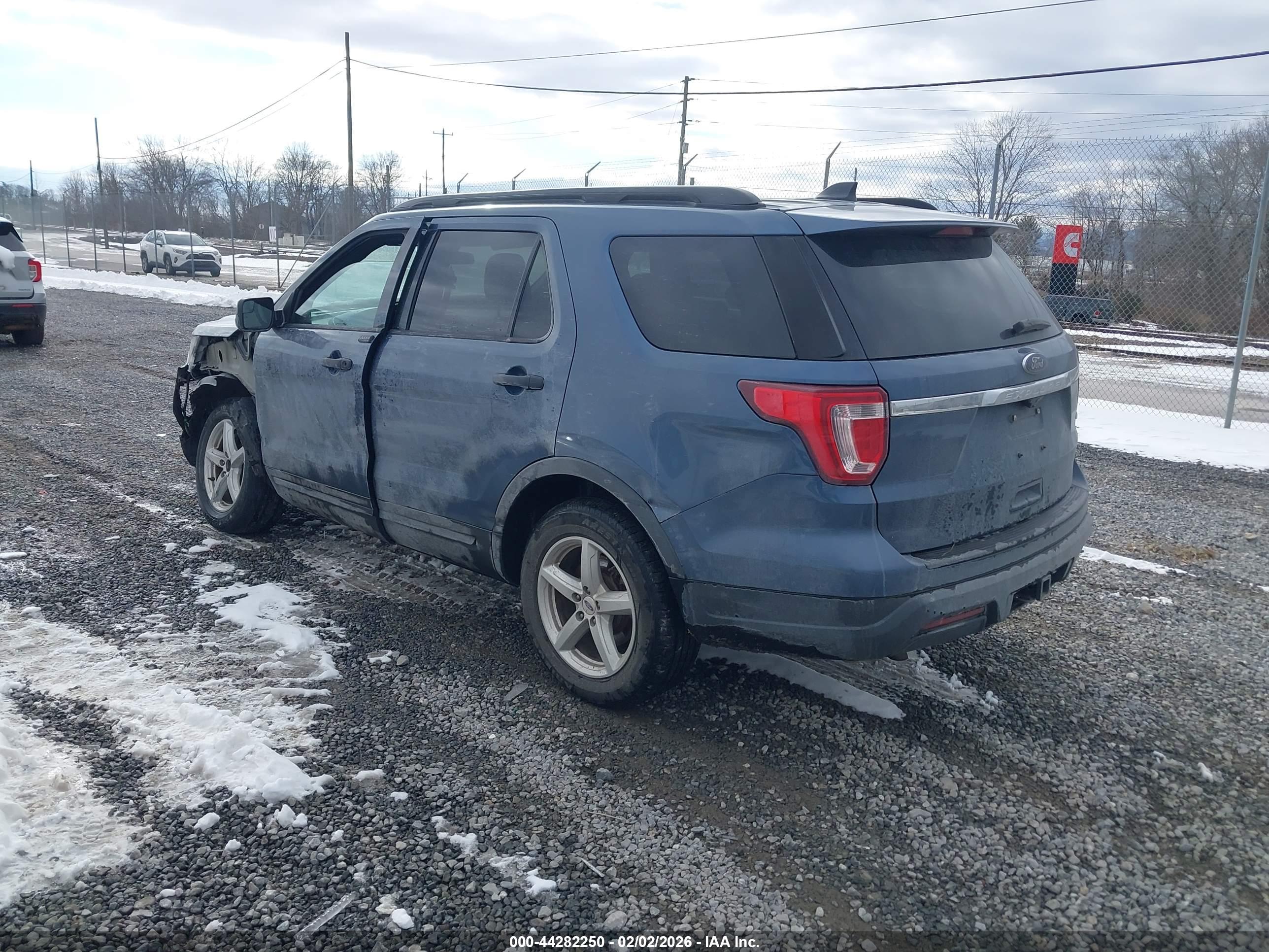 FORD EXPLORER image 3