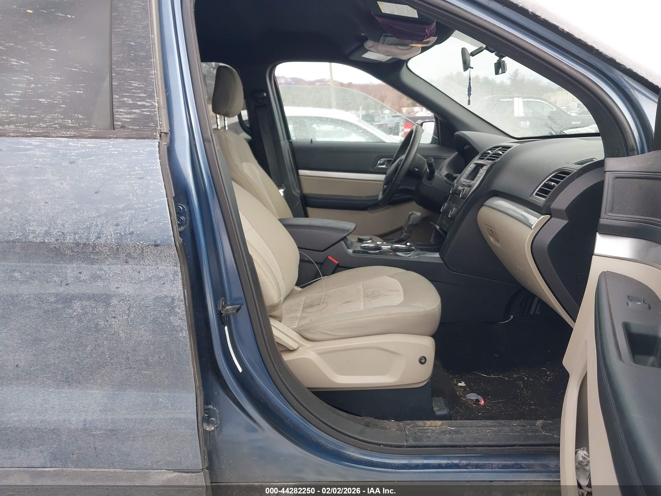FORD EXPLORER image 5