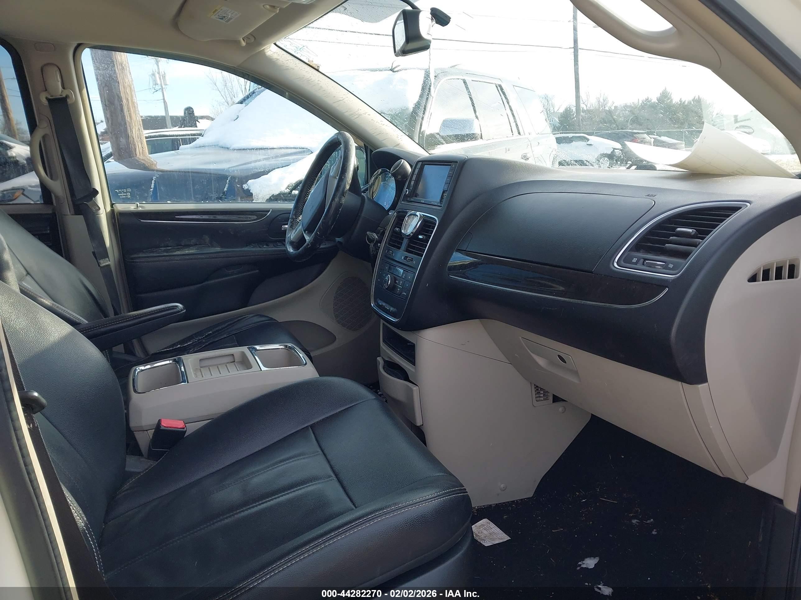 CHRYSLER TOWN image 5