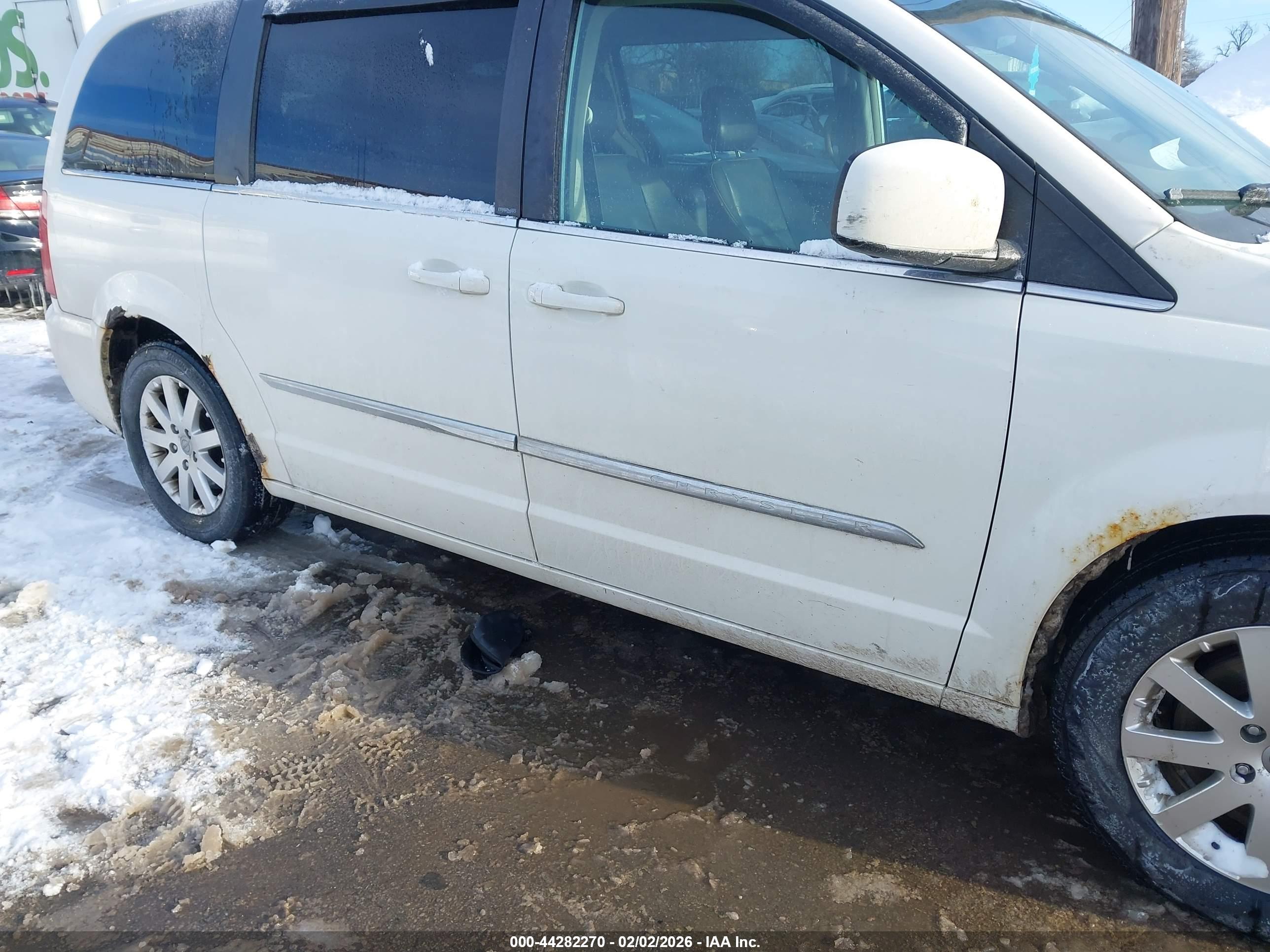 CHRYSLER TOWN image 6